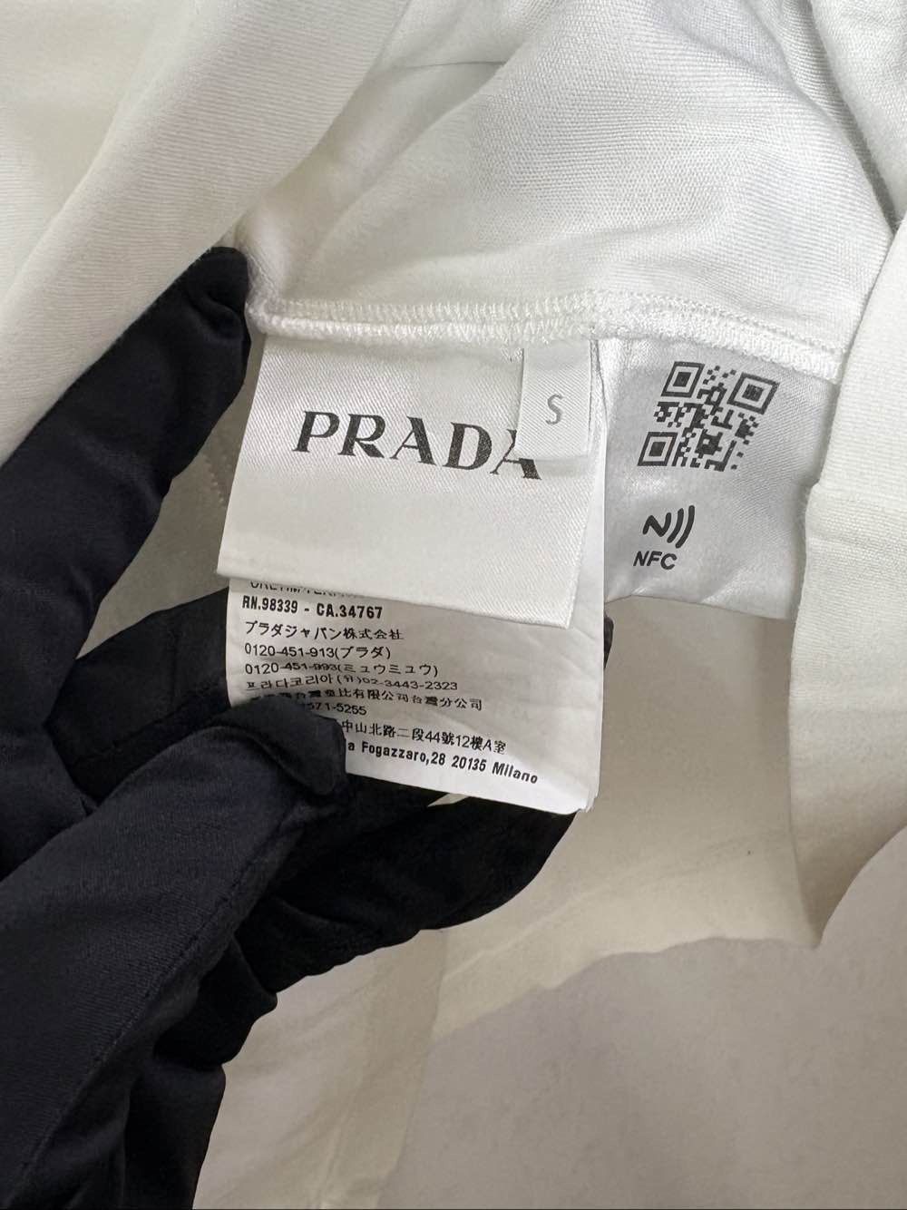 Prada Minimalist Logo T-Shirt in White Size US S / EU 44-46 / 1 - 4 Thumbnail