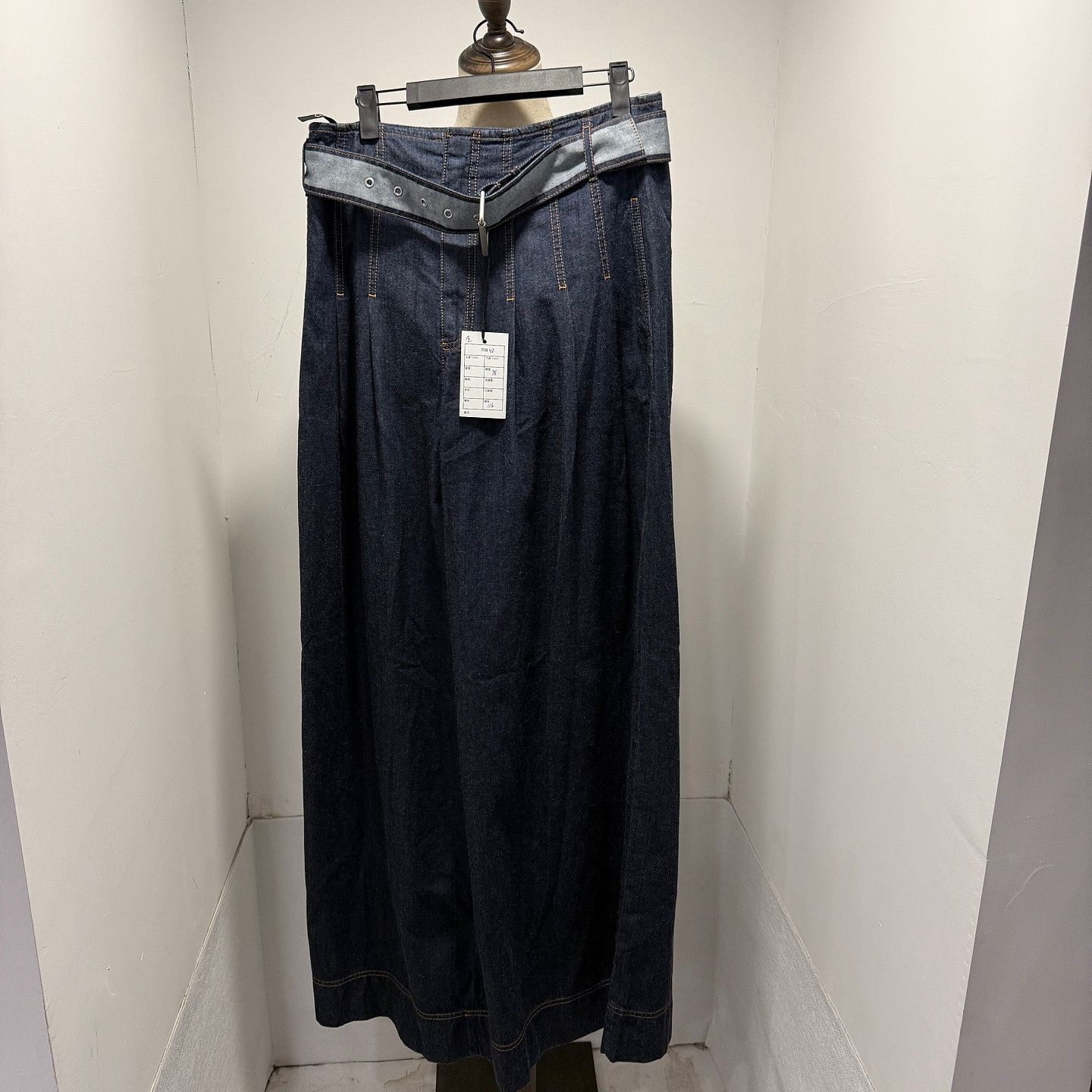 Dior DIOR Belted Pleated Denim Jeans Size 42 Size 30" / US 8 / IT 44 - 5 Thumbnail
