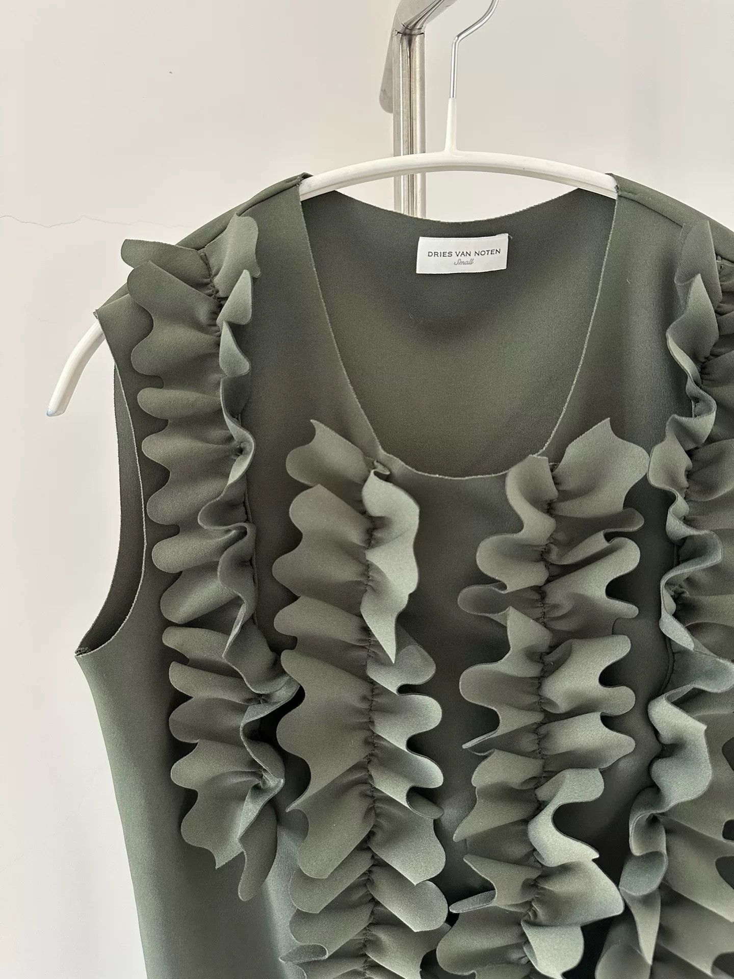 Dries Van Noten Dries Van Noten 24SS 3D Ruffled Sleeveless Tank Size S / US 4 / IT 40 - 4 Thumbnail