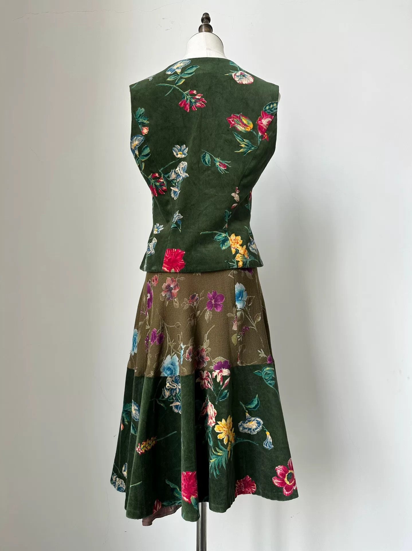 Kenzo Kenzo 80s Vest & Skirt Two-Piece Size 38" / US 16 / IT 52 - 2 Thumbnail