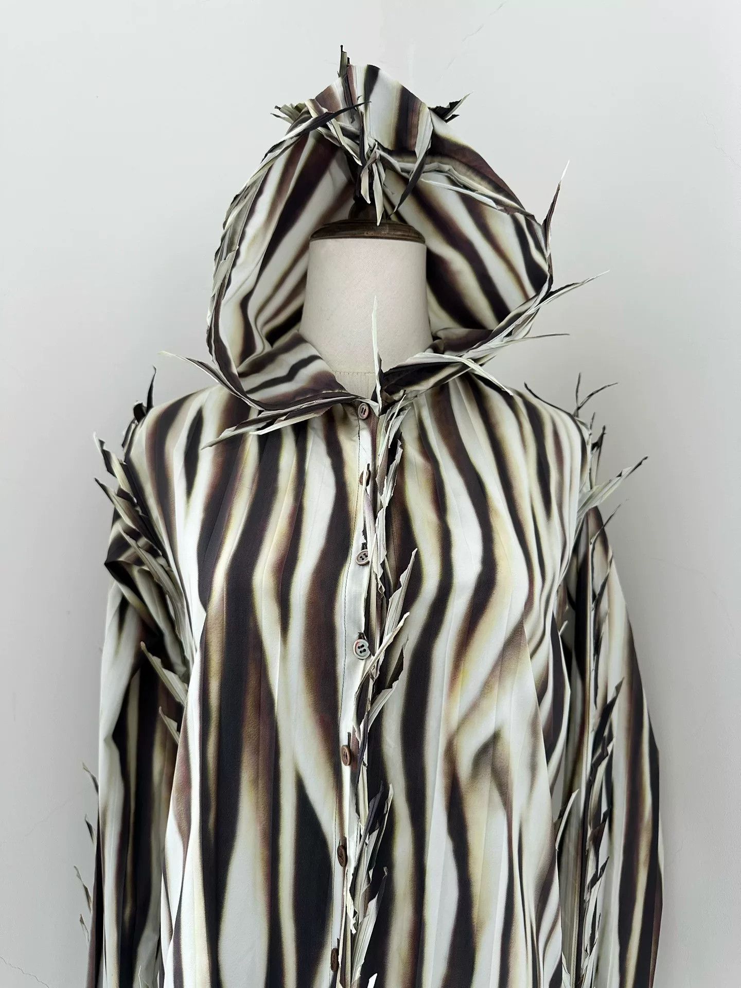 Issey Miyake Issey Miyake 2007 Runway Thorn Hooded Shirt Size L / US 10 / IT 46 - 4 Thumbnail
