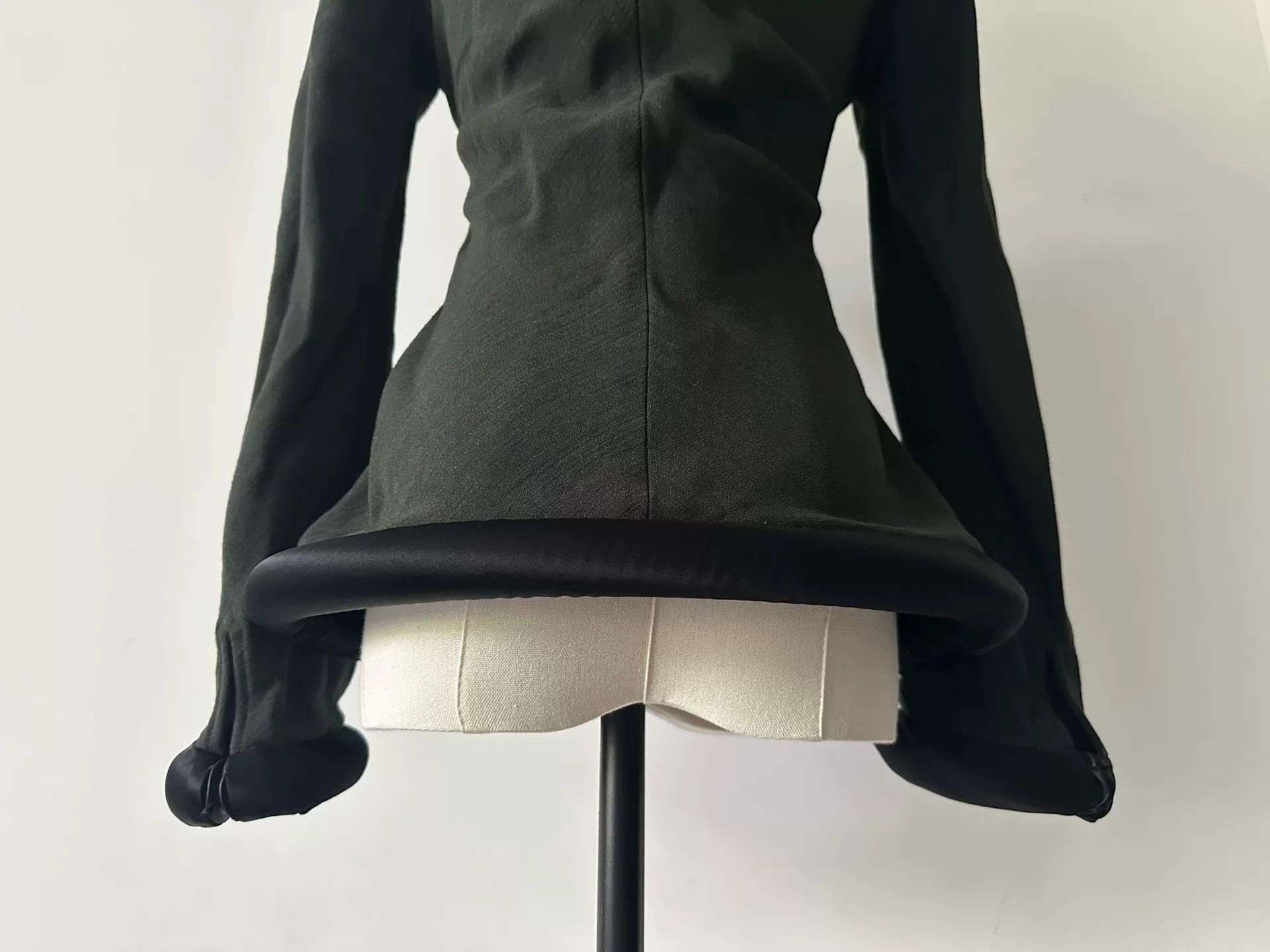 Jean Paul Gaultier Jean Paul Gaultier 1999 Runway Circle Collar Coat Size S / US 4 / IT 40 - 9 Thumbnail