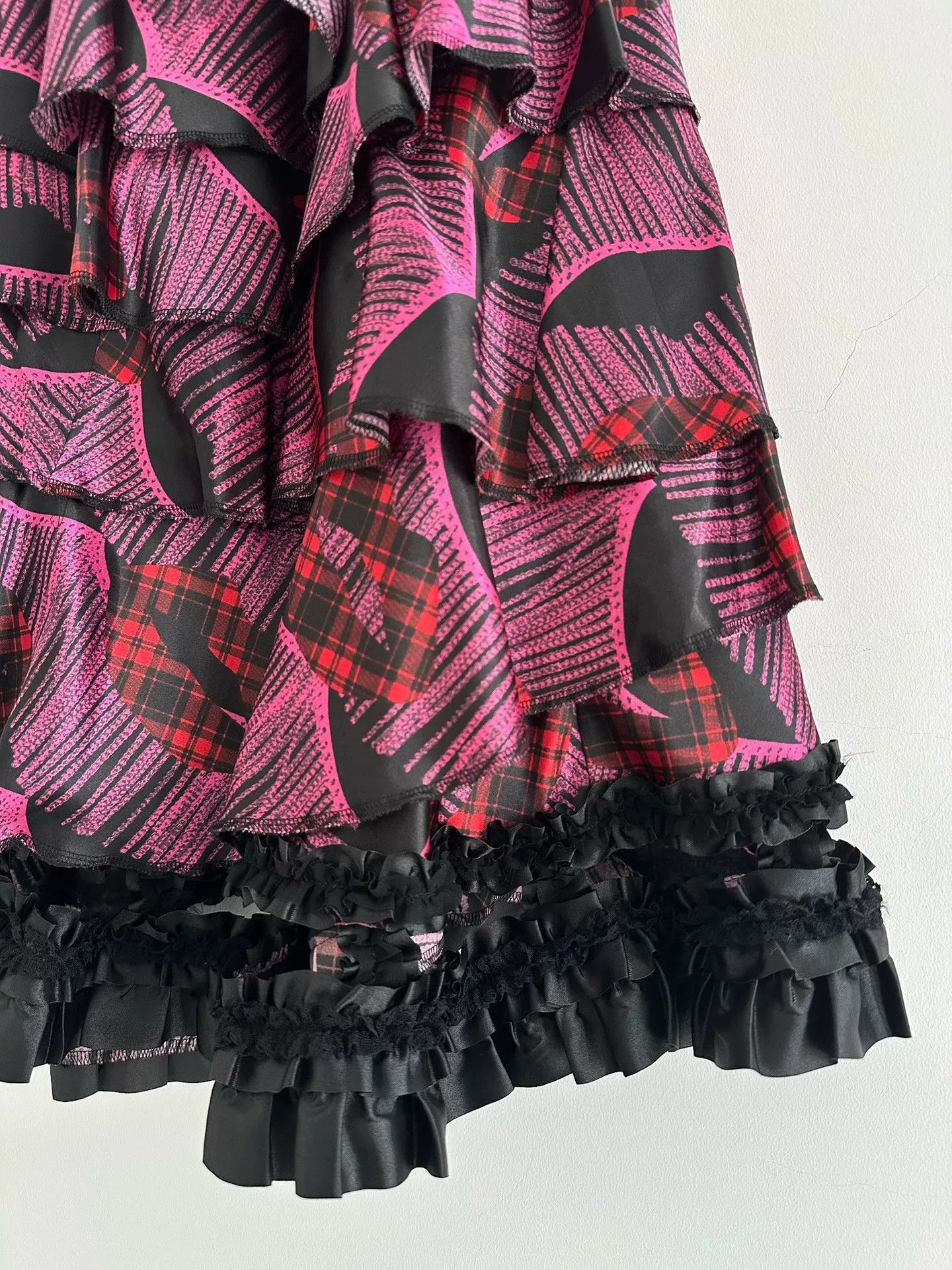 Rei Kawakubo Comme des Garçons 2008 Red Lip Print Tiered Skirt Size 35" - 4 Thumbnail