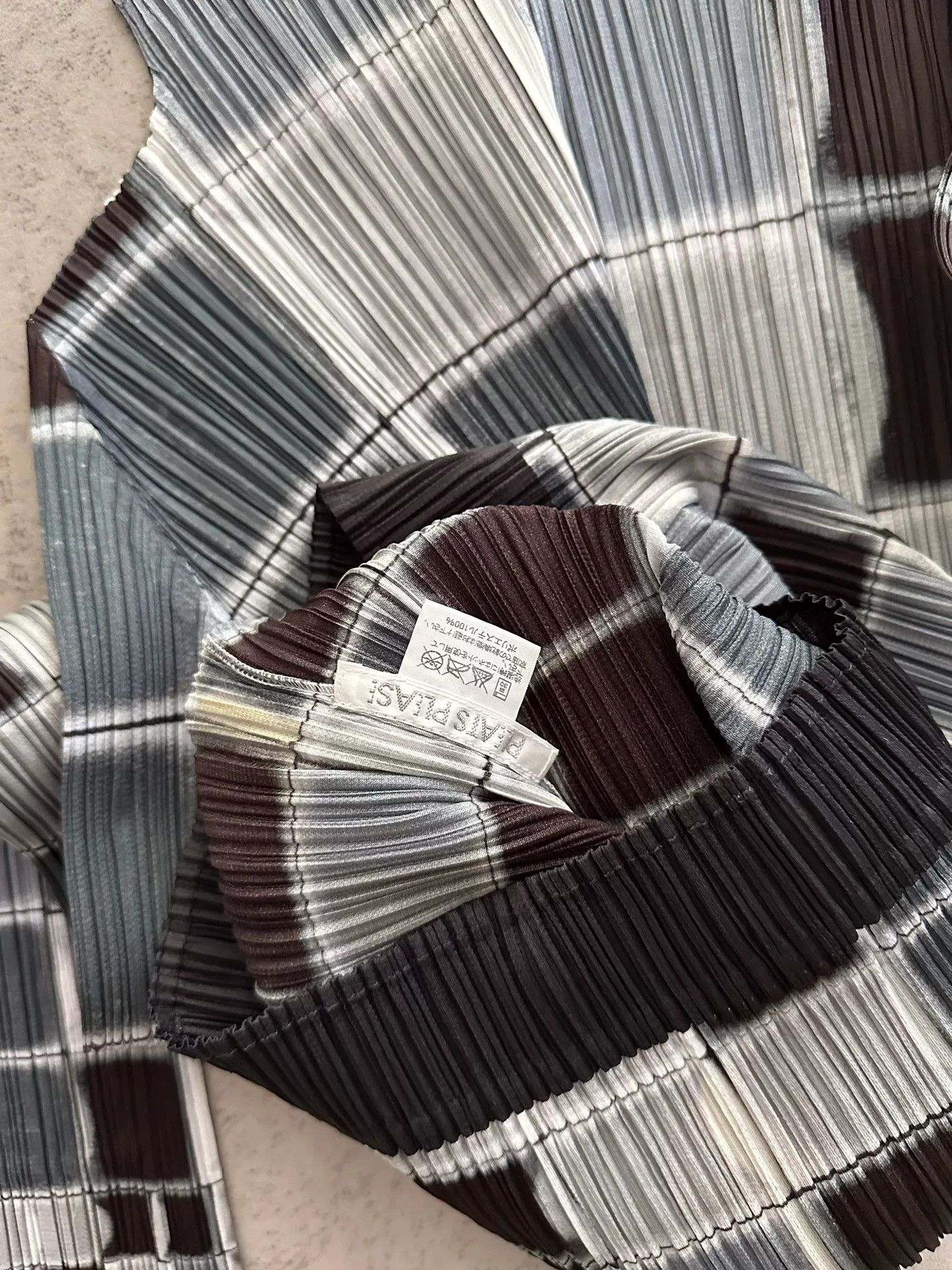 Pleats Please Issey Miyake Issey Miyake Pleats Please Pleated Top Size XL / US 12-14 / IT 48-50 - 7 Thumbnail