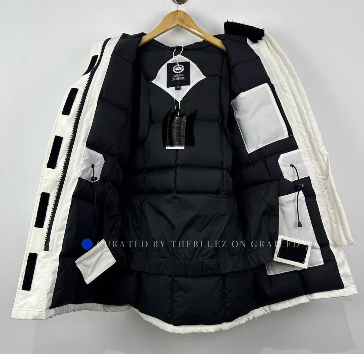Canada Goose Expedition Hooded Down Jacket in White Size US S / EU 44-46 / 1 - 4 Thumbnail