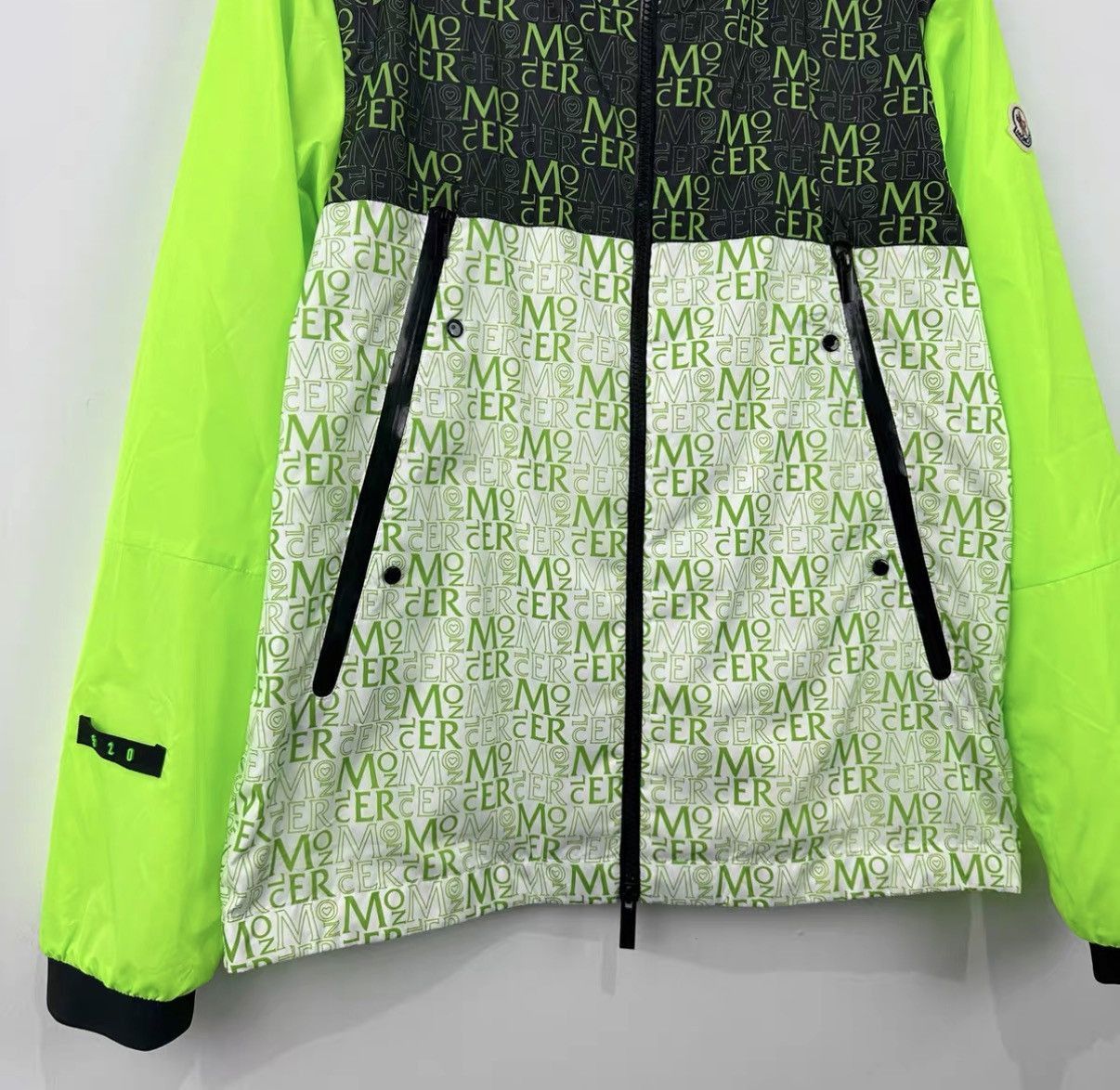 Moncler All-Over Print Zipper Jacket in Green Size US S / EU 44-46 / 1 - 4 Thumbnail
