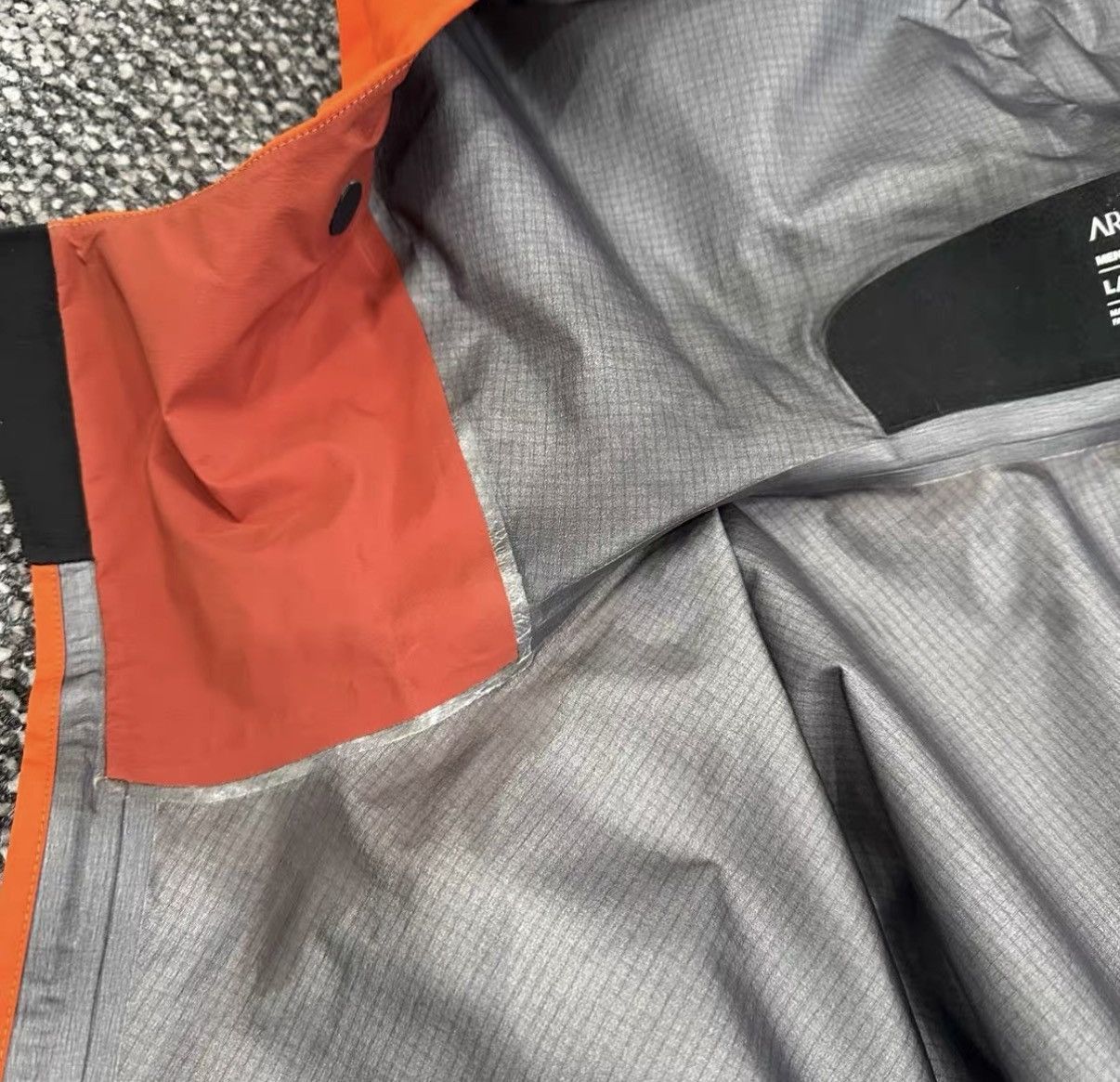 Arc'teryx Lightweight Orange Hooded Hard Shell Jacket Size US L / EU 52-54 / 3 - 7 Thumbnail