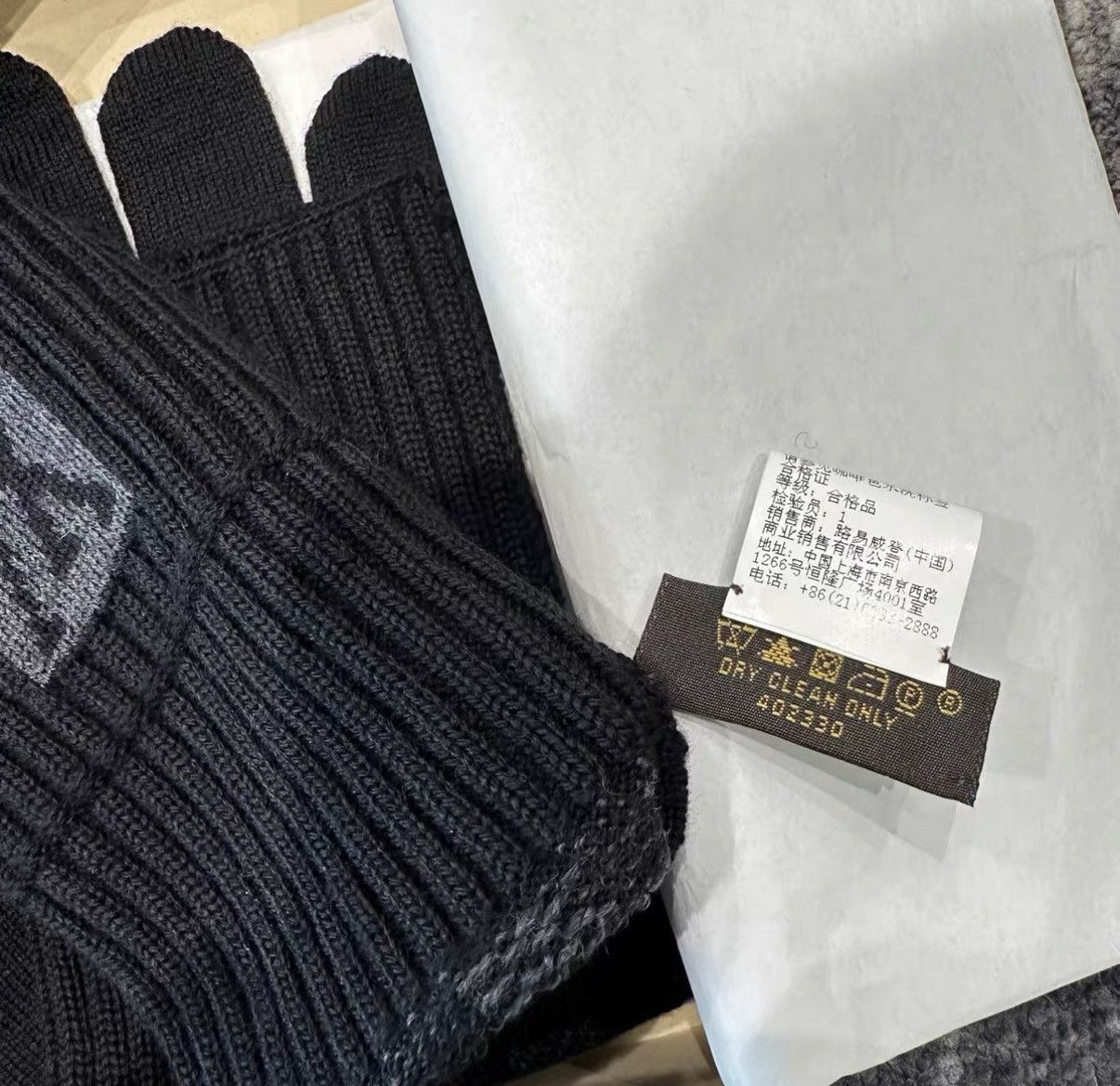 Louis Vuitton Stylish Gray Wool Gloves Size ONE SIZE - 7 Thumbnail
