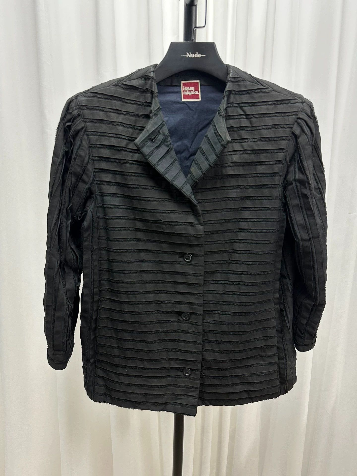 Issey Miyake Vintage Pleated Jacket in Black Size US S / EU 44-46 / 1 - 6 Thumbnail