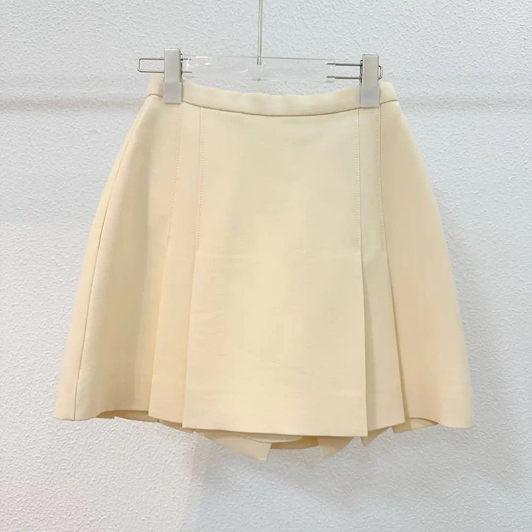 Dior Christian Dior Beige Pleated Mini Skirt Size 36 Size 26" / US 2 / IT 38 - 2 Thumbnail