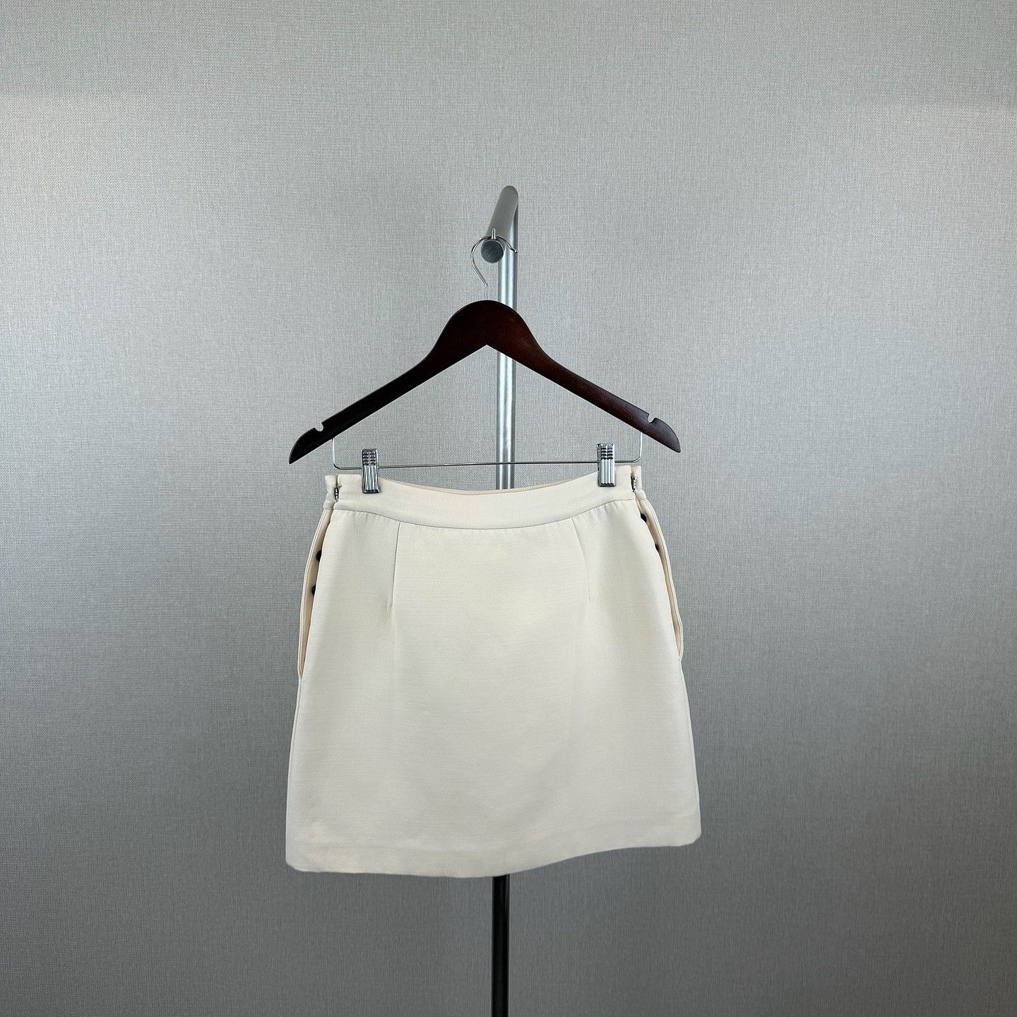 Dior Dior Button Detail Mini Skirt Size 38 Size 27" / US 4 / IT 40 - 2 Thumbnail
