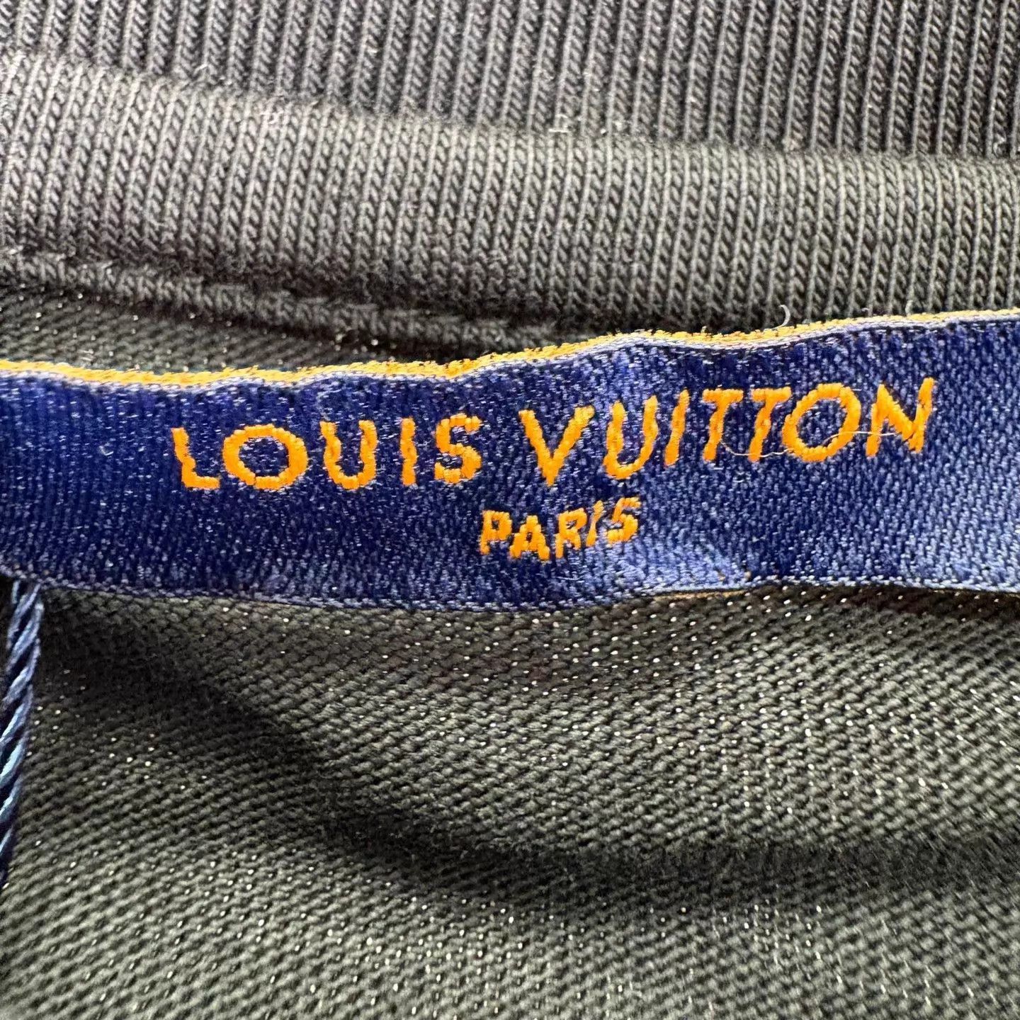 Louis Vuitton Black Embossed Logo Short Sleeve T-Shirt Size US L / EU 52-54 / 3 - 5 Thumbnail