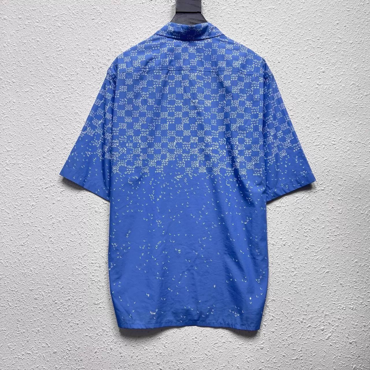 Louis Vuitton LV Blue Pin Airplane Logo Short Sleeve Shirt Size US S / EU 44-46 / 1 - 2 Thumbnail