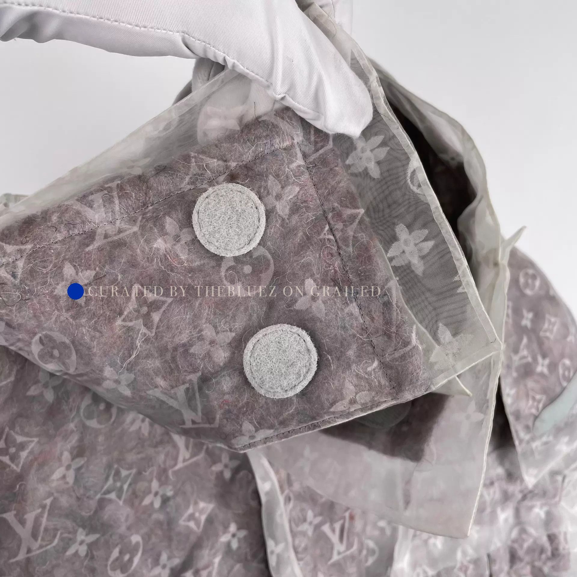Louis Vuitton All-Over Print Silk Jacket in Gray Size US M / EU 48-50 / 2 - 9 Thumbnail