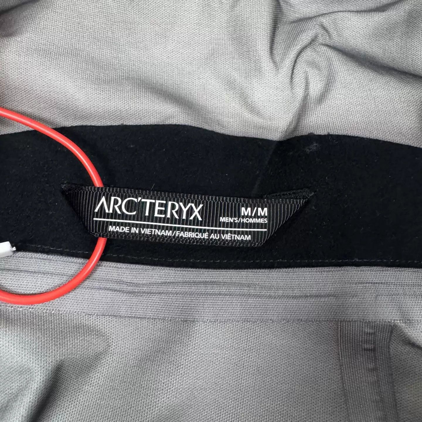 Arc'teryx Lightweight Hooded Shell Jacket in Black Size US M / EU 48-50 / 2 - 6 Thumbnail