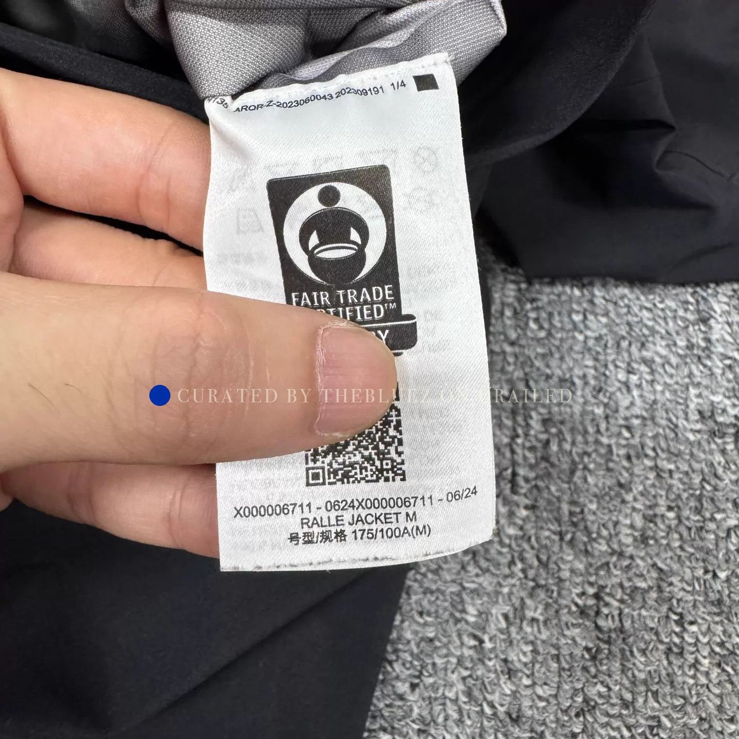 Arc'teryx Lightweight Hooded Shell Jacket in Black Size US M / EU 48-50 / 2 - 7 Thumbnail