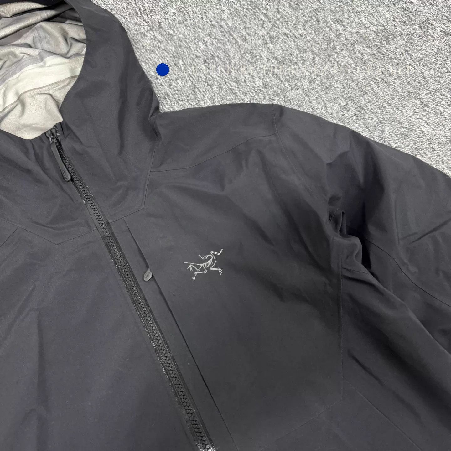 Arc'teryx Lightweight Hooded Shell Jacket in Black Size US M / EU 48-50 / 2 - 4 Thumbnail