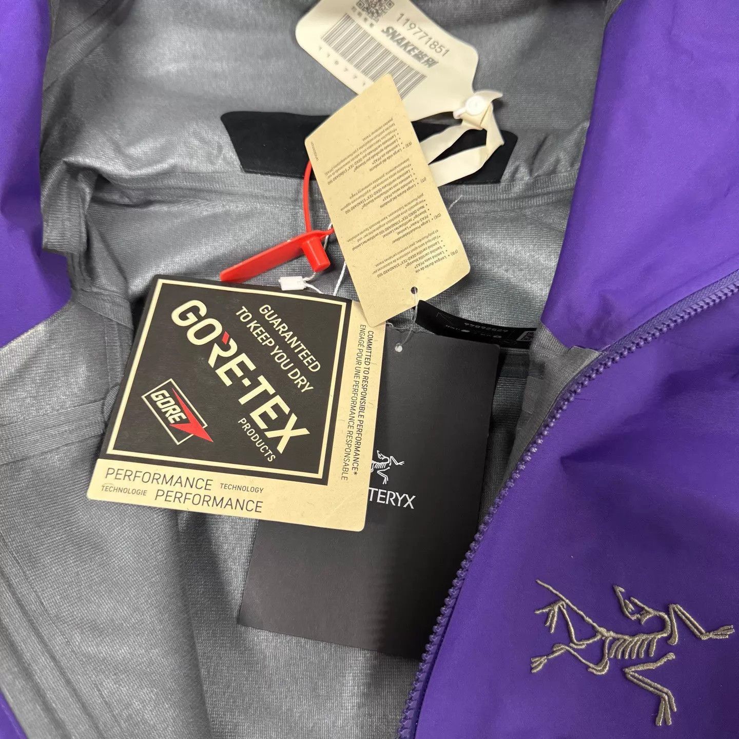 Arc'teryx Lightweight Hooded Jacket in Purple Size US M / EU 48-50 / 2 - 5 Thumbnail
