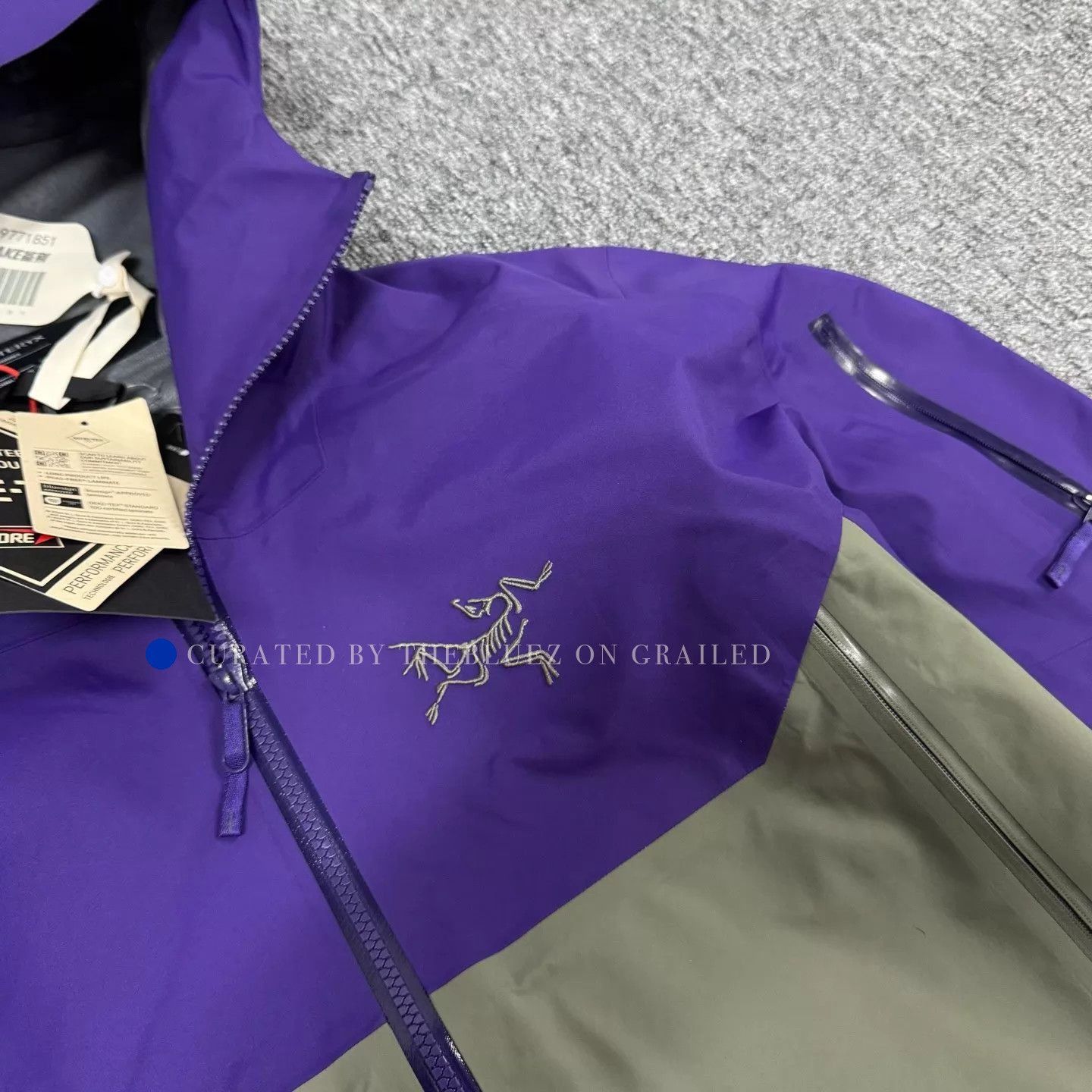 Arc'teryx Lightweight Hooded Jacket in Purple Size US M / EU 48-50 / 2 - 4 Thumbnail