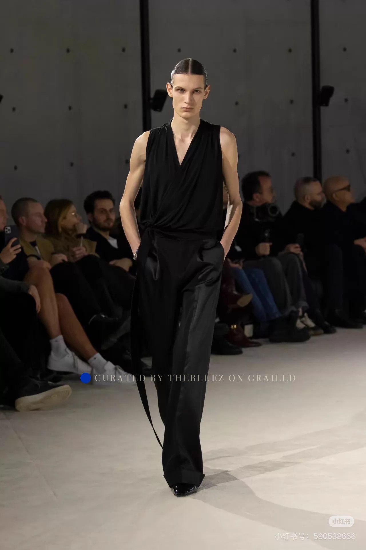 Saint Laurent Paris Satin Tie Vest in Black Size US S / EU 44-46 / 1 - 7 Thumbnail