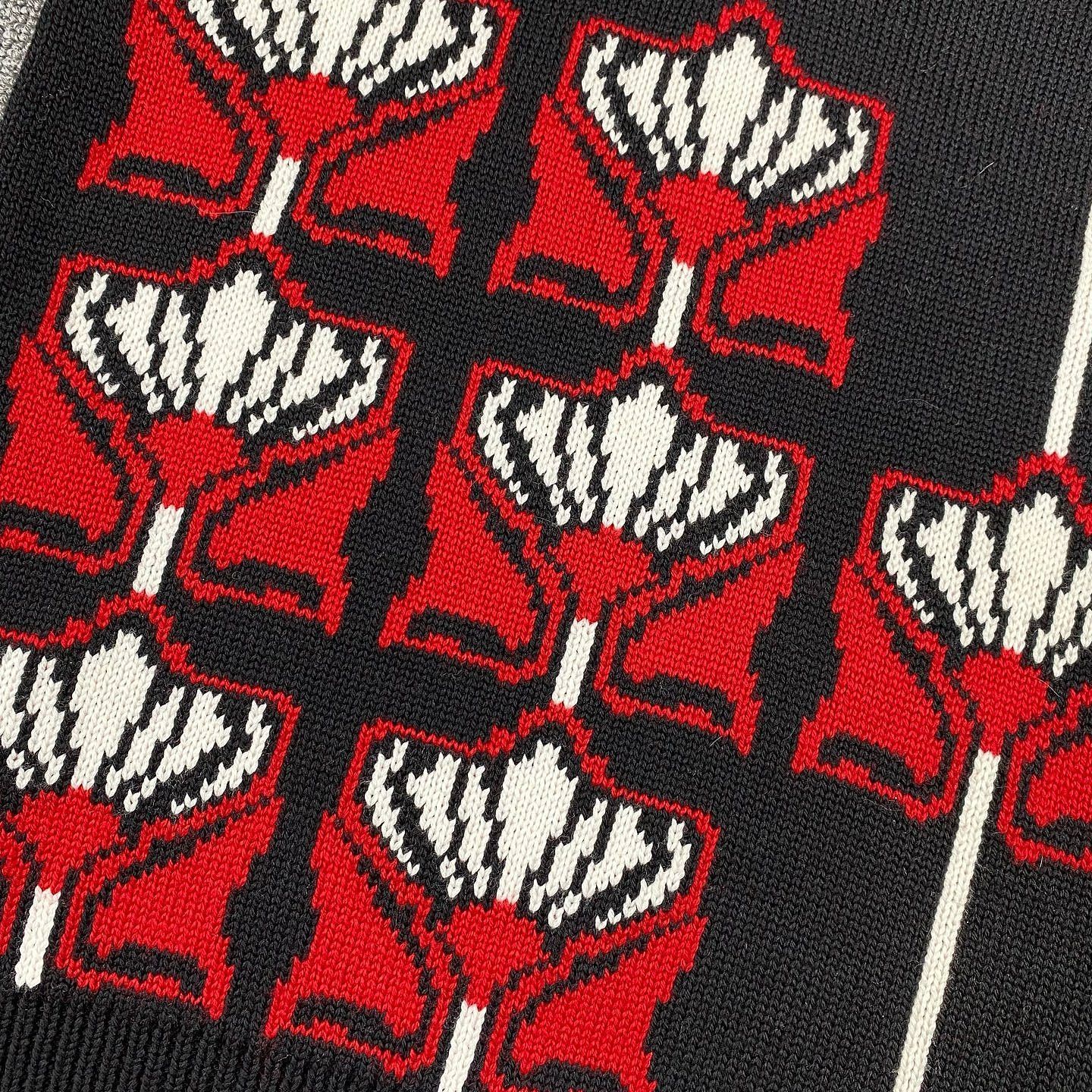 Prada Prada Lily Print V-Neck Sweater Size 38 Size XS / US 0-2 / IT 36-38 - 9 Thumbnail