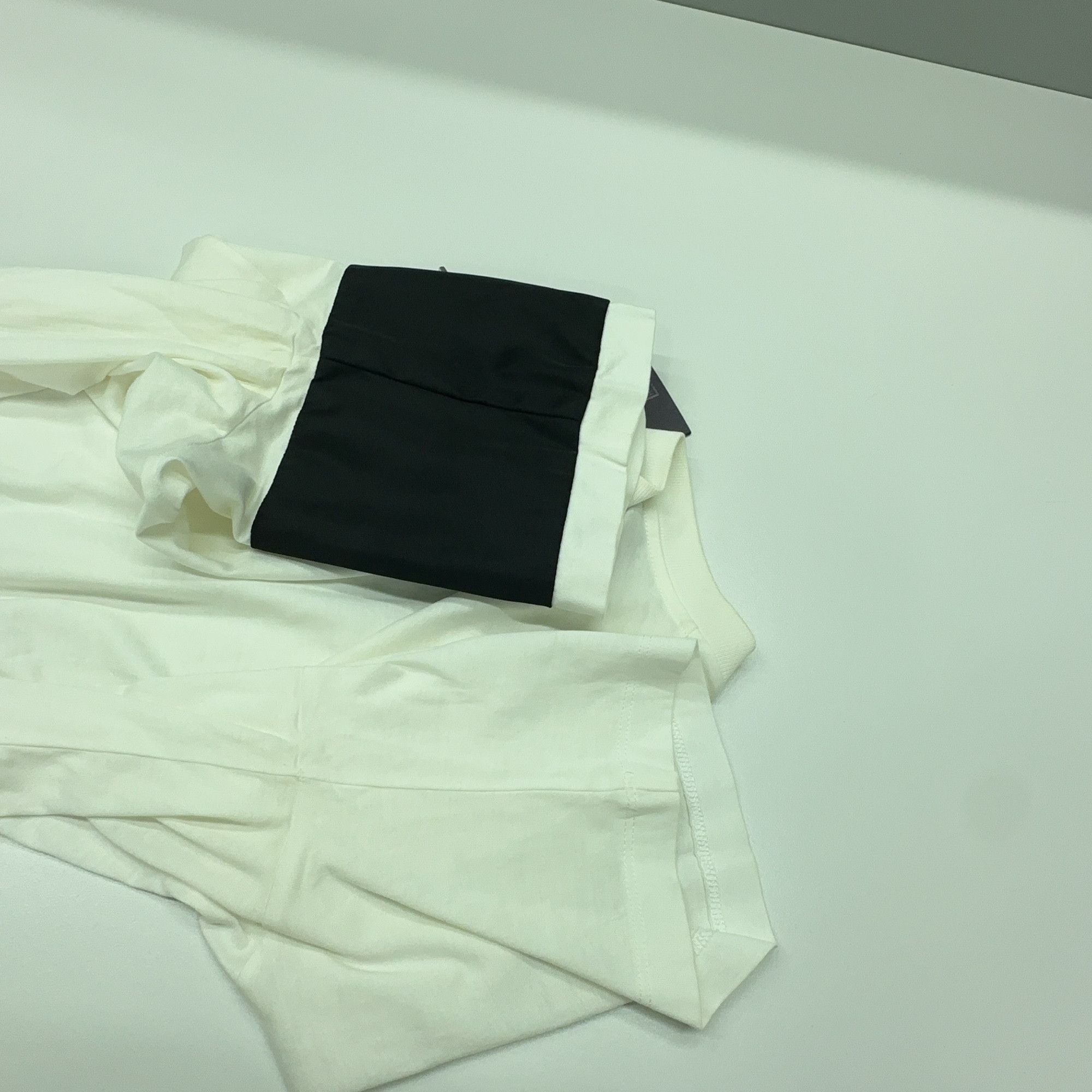 Prada Prada Pouch Sleeve T-Shirt Size S Size US S / EU 44-46 / 1 - 12 Thumbnail