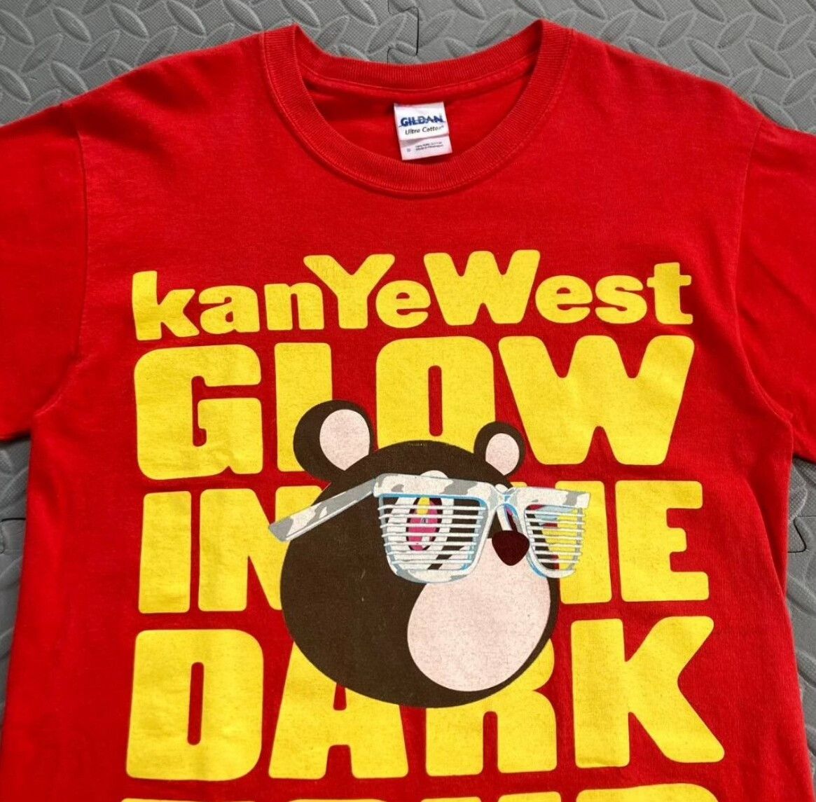Vintage 2007 Kanye West Glow in the Dark Tour Tee Size US M / EU 48-50 / 2 - 3 Thumbnail