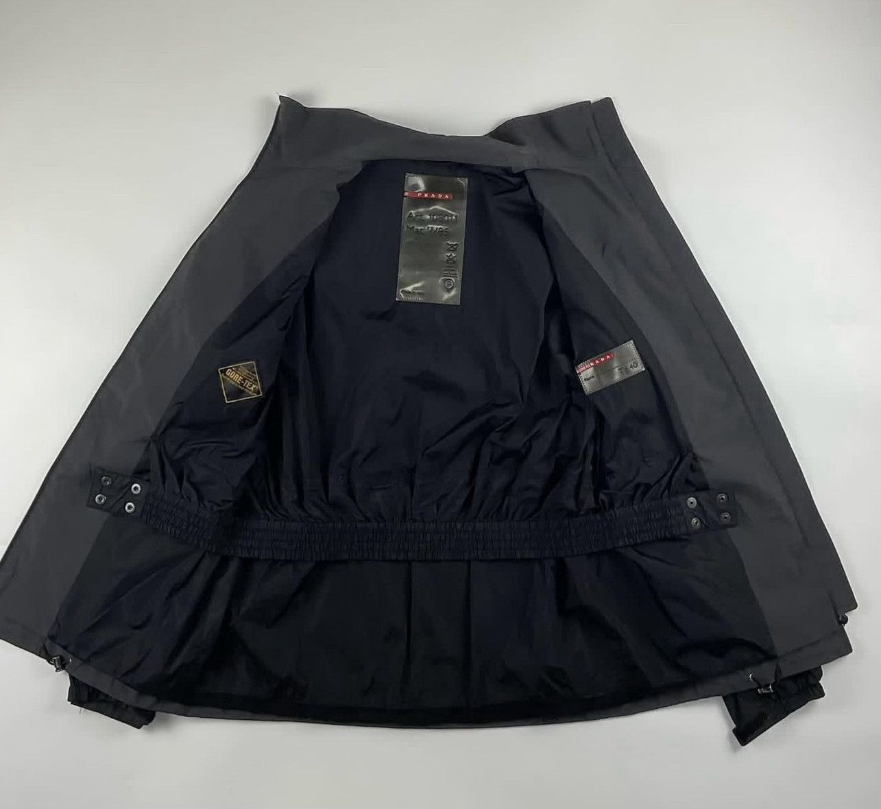 Prada Vintage Prada Sport Goretex Jacket Size US M / EU 48-50 / 2 - 3 Thumbnail