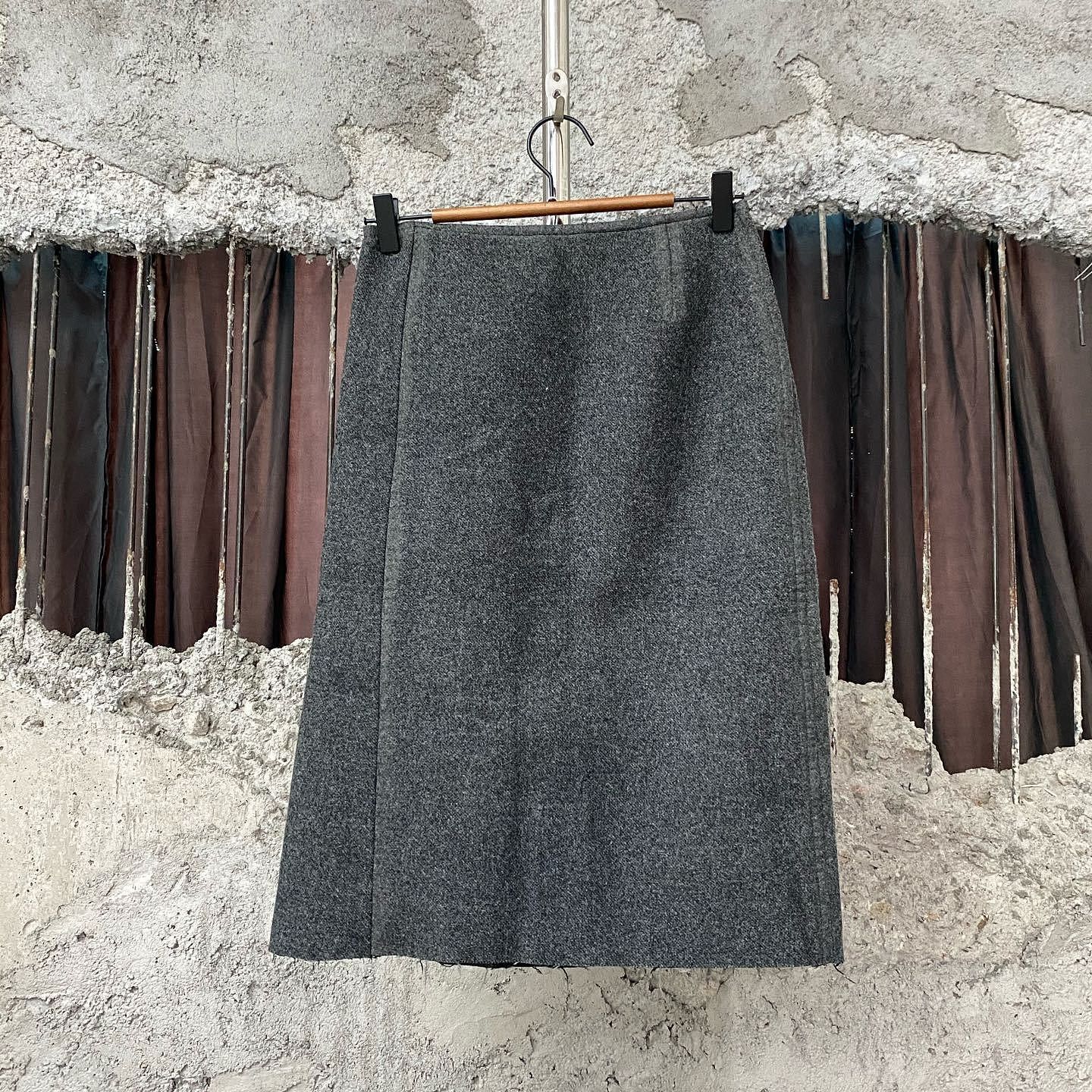 Prada Prada Gray Wool Midi Skirt Size 38 Size 26" / US 2 / IT 38 - 2 Thumbnail
