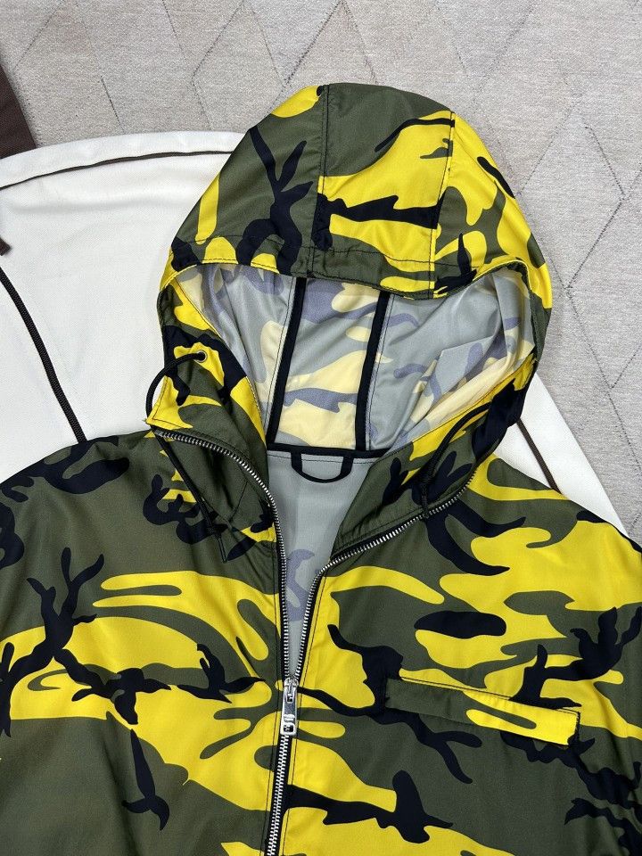 Prada Prada Camo Hooded Jacket Size L Size US L / EU 52-54 / 3 - 6 Thumbnail