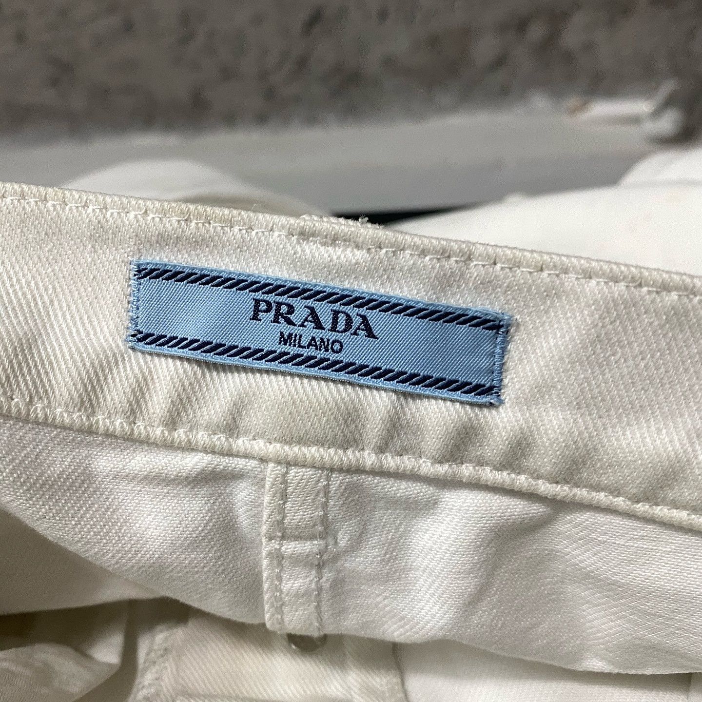 Prada Prada Triangle Logo White Jeans Size 26 Size 26" / US 2 / IT 38 - 3 Thumbnail