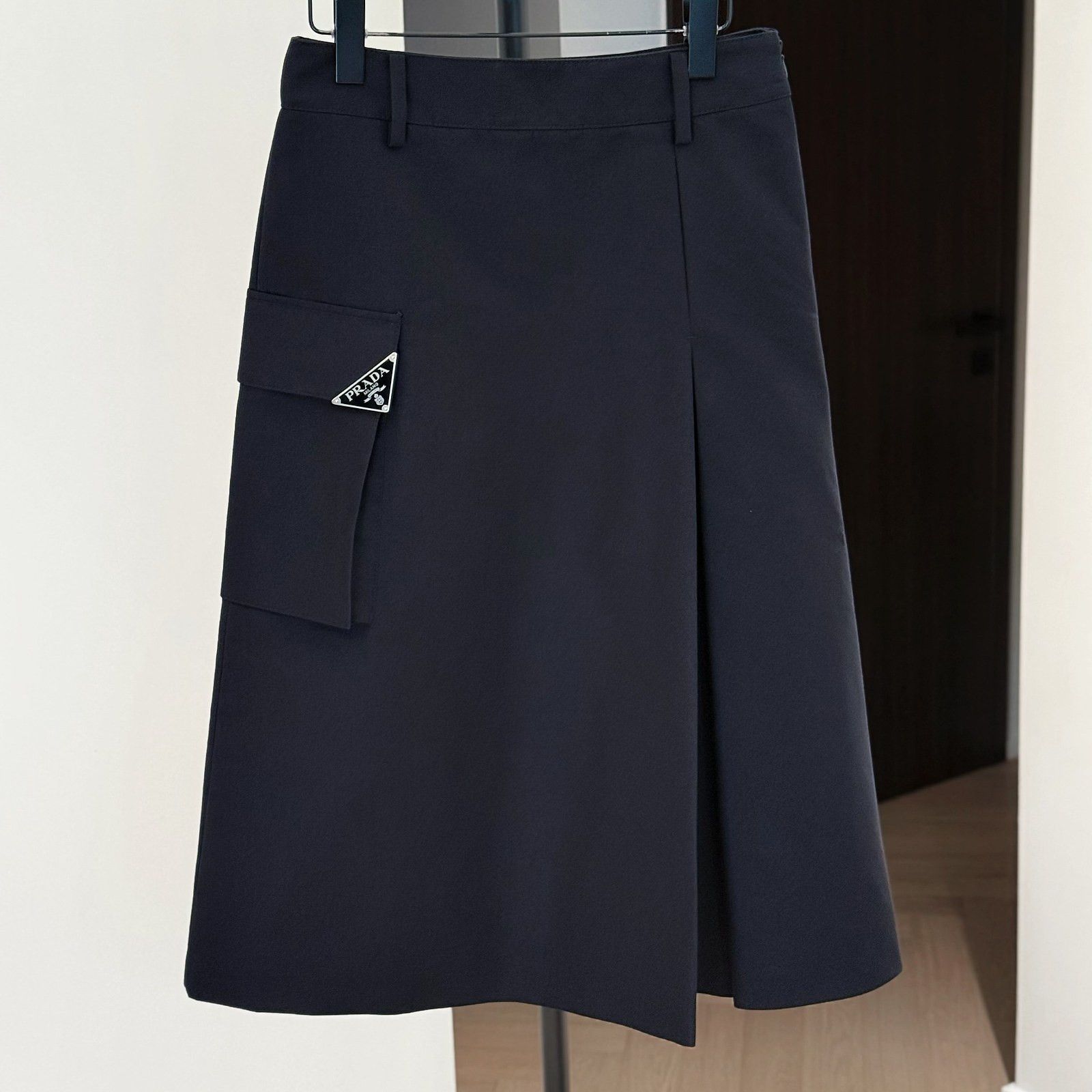 Prada Prada Re-Nylon Cargo Midi Skirt Size 38 Size 26" / US 2 / IT 38 - 5 Thumbnail