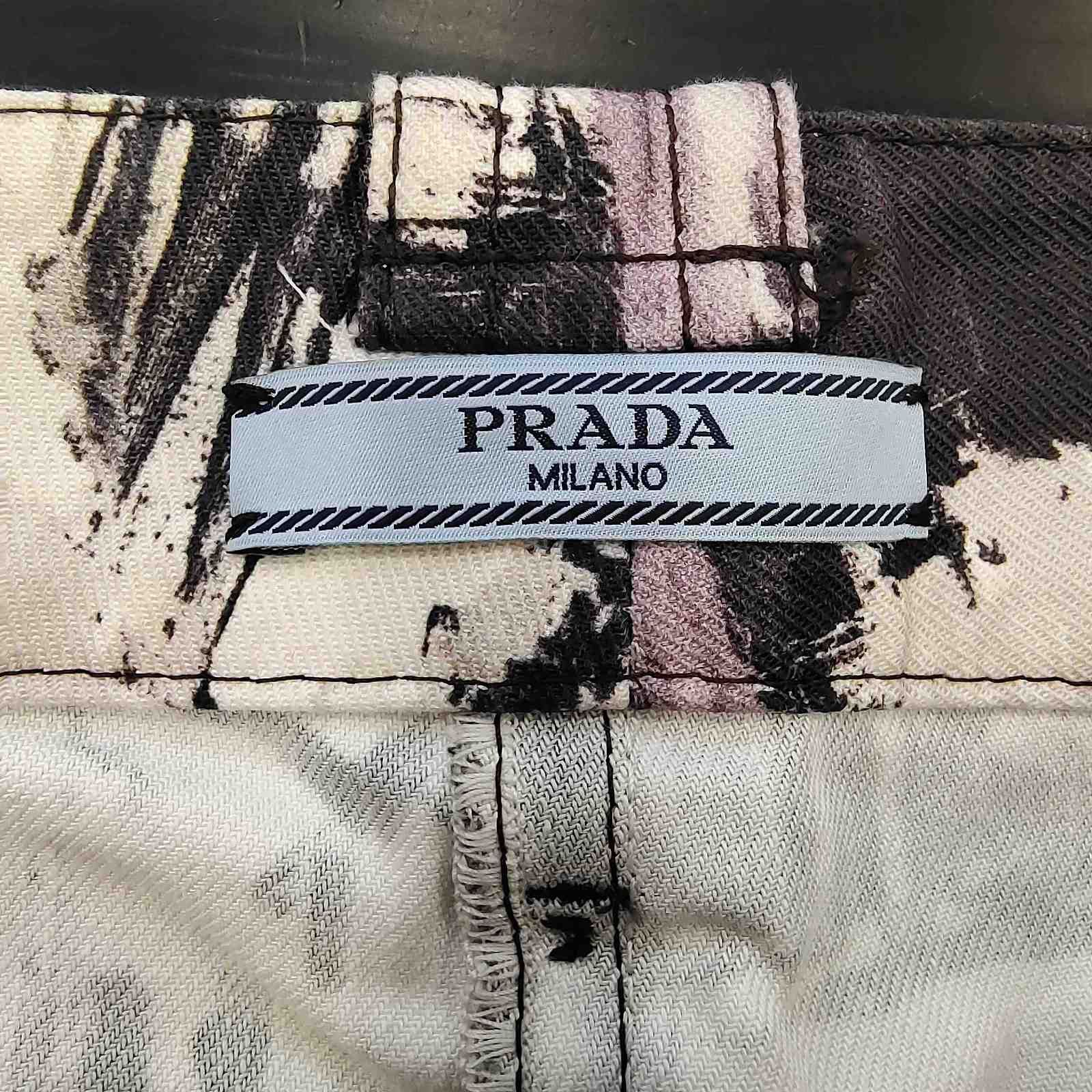 Prada Prada Graphic Print Shorts Size 26 Size 26" / US 2 / IT 38 - 3 Thumbnail