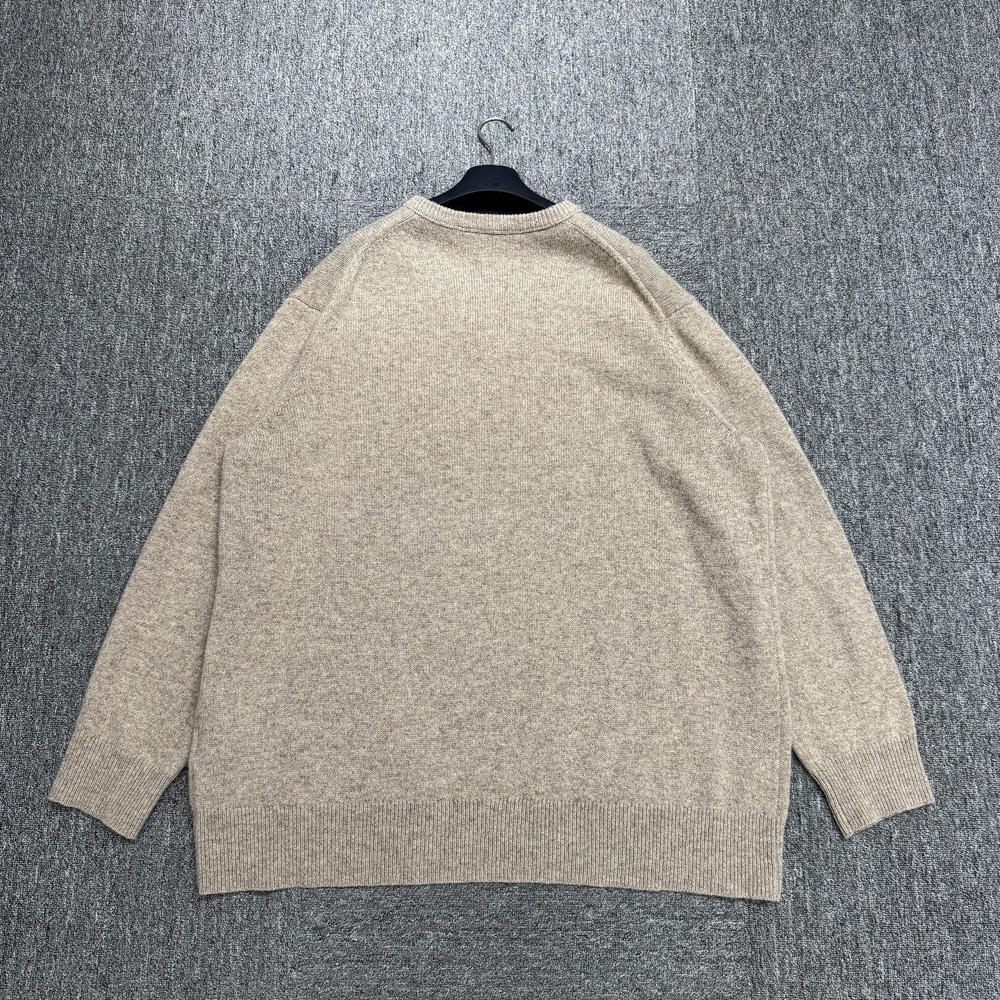 Acne Studios Acne Studios Wool Cashmere V-Neck Sweater Size XL Size US XL / EU 56 / 4 - 2 Thumbnail