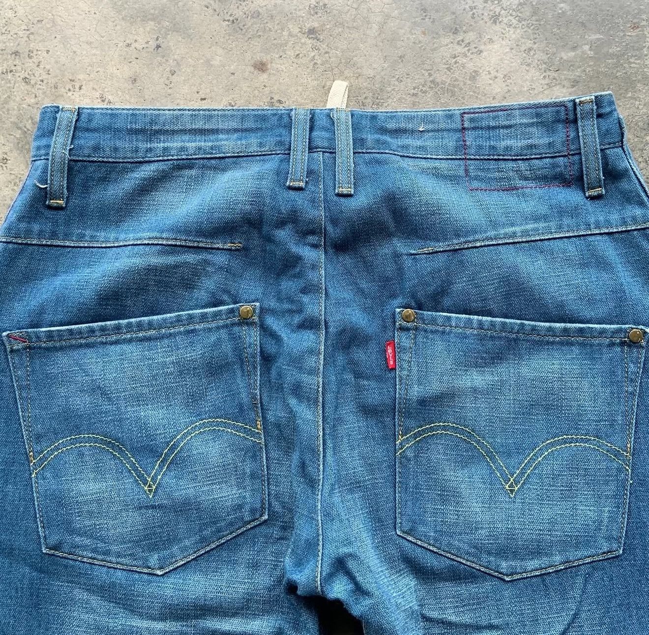 Vintage Vintage 2000s Levi's Engineered Jeans Size US 35 - 7 Thumbnail