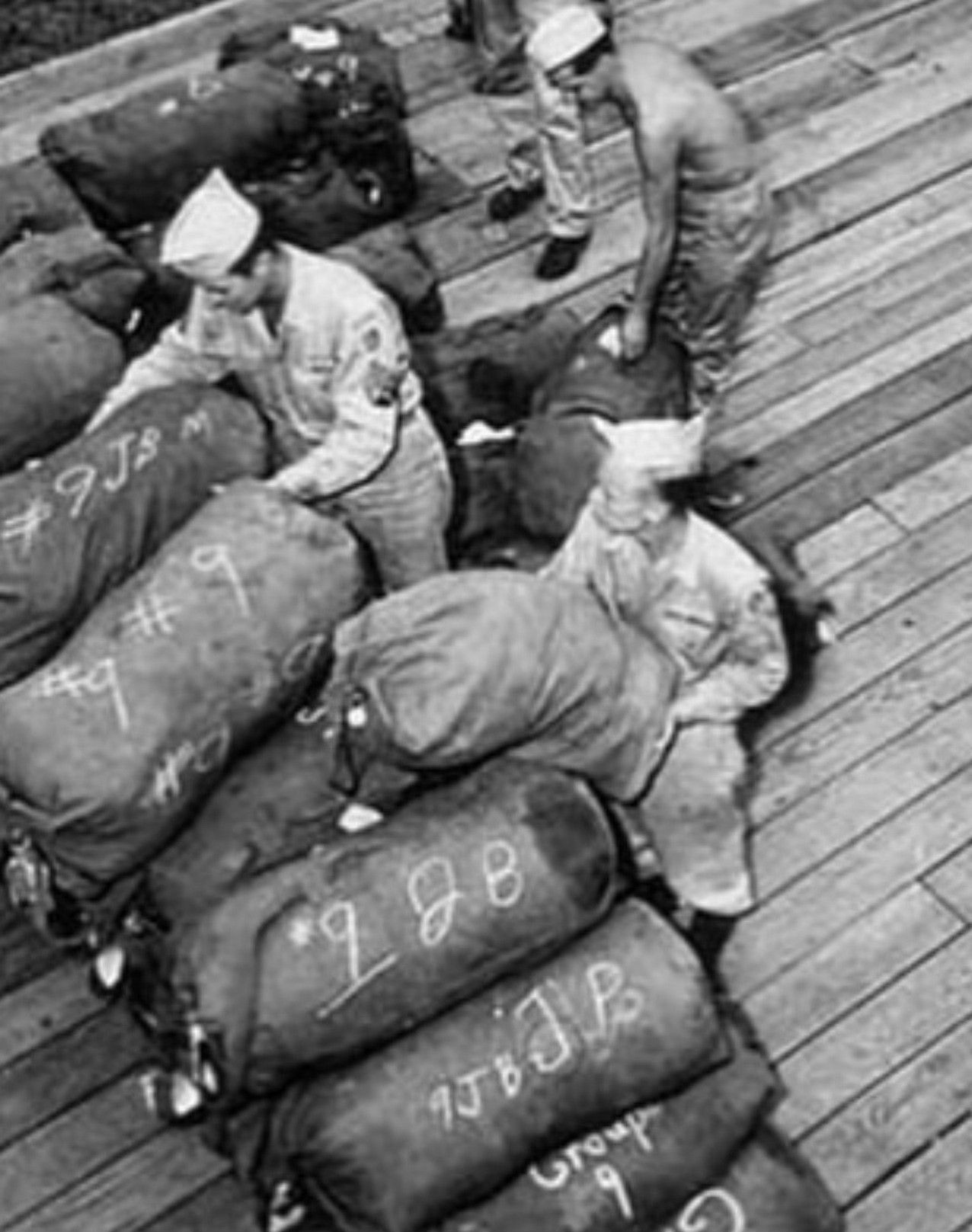 Vintage 1940s US Army WWII Zipper Duffel Bag Size ONE SIZE - 6 Thumbnail