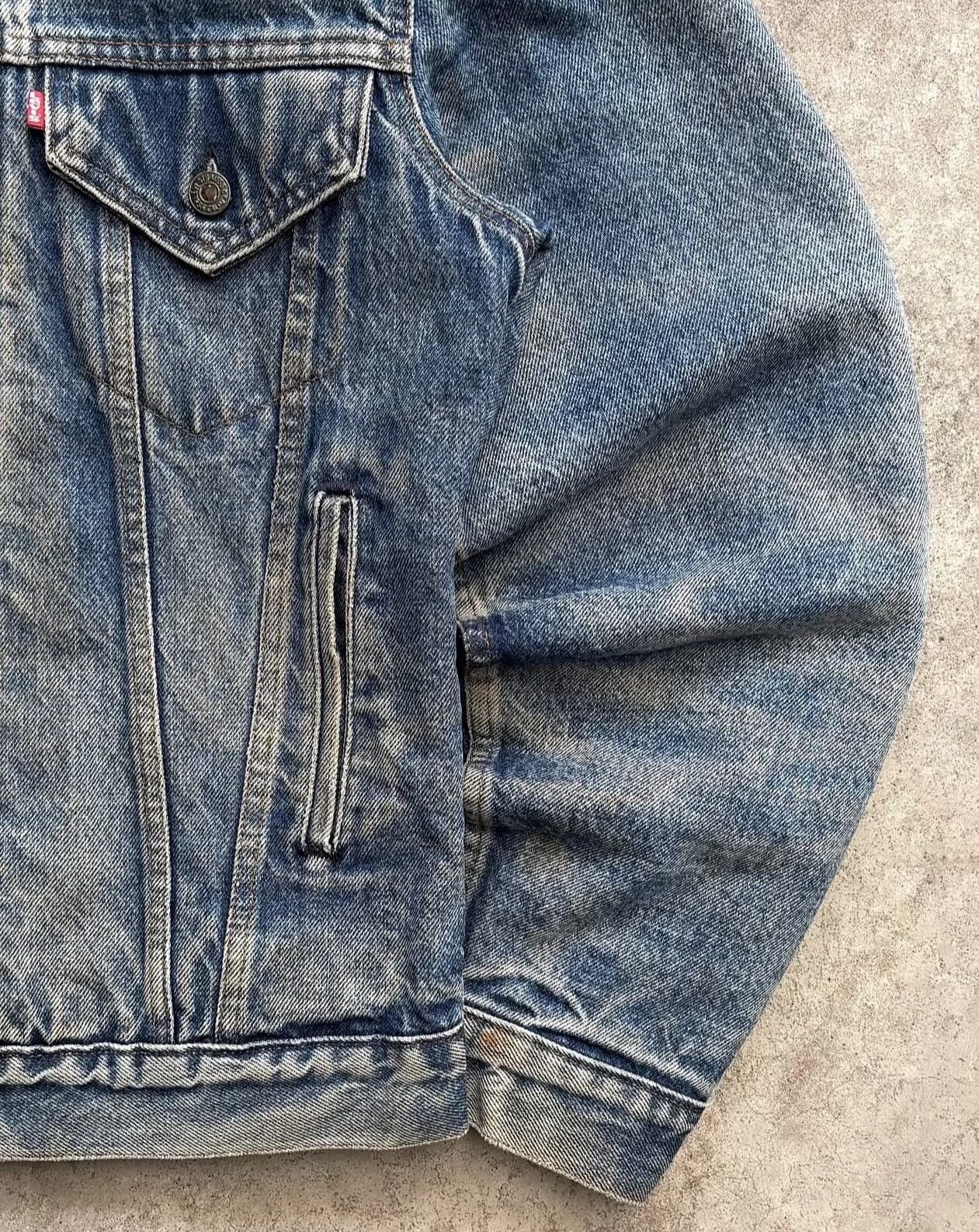 Vintage Vintage Levi's 1990s 70506 Denim Trucker Jacket Size US M / EU 48-50 / 2 - 4 Thumbnail