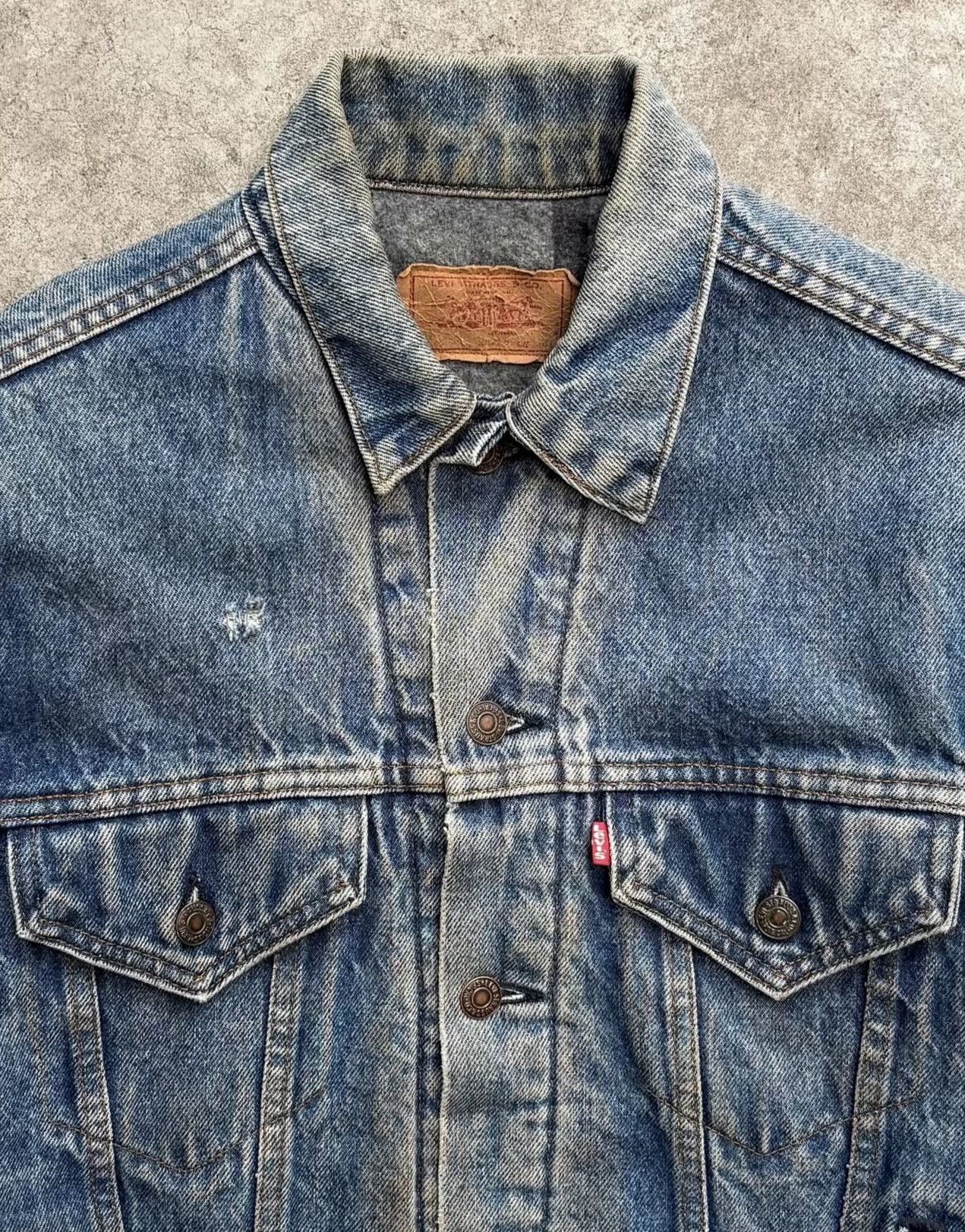 Vintage Vintage Levi's 1990s 70506 Denim Trucker Jacket Size US M / EU 48-50 / 2 - 2 Thumbnail