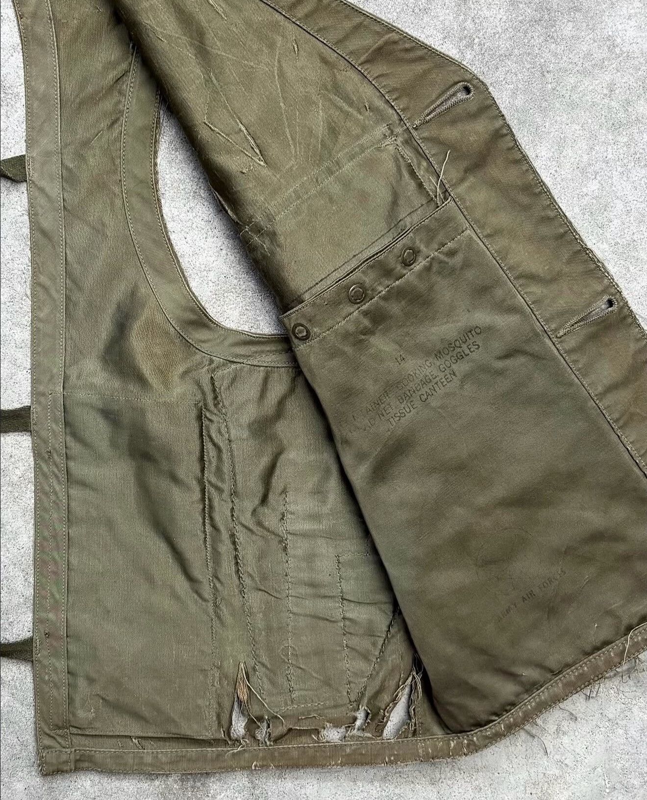Vintage 1940s USAF C-1 Emergency Sustenance Vest Size US M / EU 48-50 / 2 - 4 Thumbnail