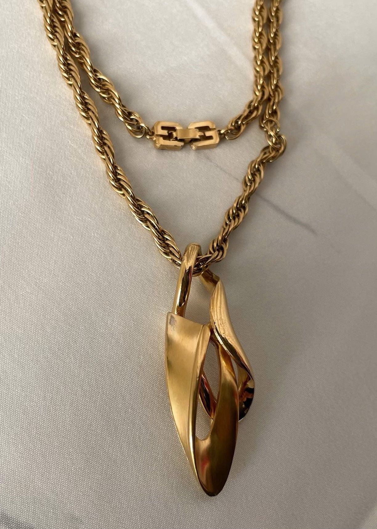 Vintage Vintage 1980s Givenchy Gold Plated Necklace Size ONE SIZE - 6 Thumbnail