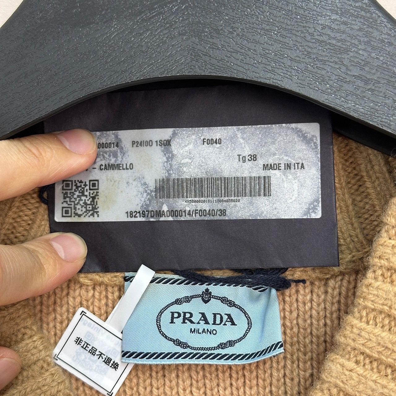 Prada Prada Logo Patch V-Neck Sweater Size 38 Size XS / US 0-2 / IT 36-38 - 3 Thumbnail