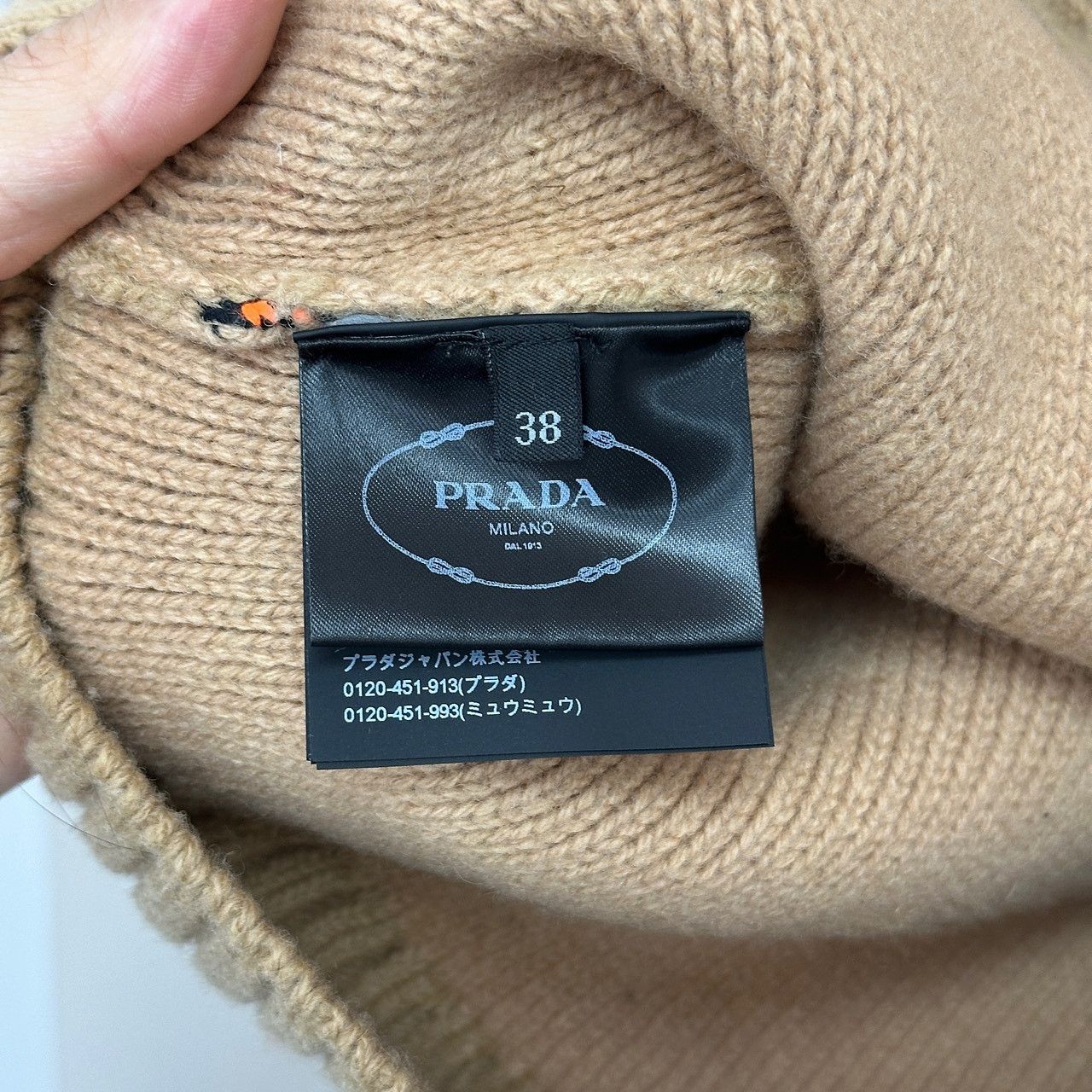 Prada Prada Logo Patch V-Neck Sweater Size 38 Size XS / US 0-2 / IT 36-38 - 4 Thumbnail