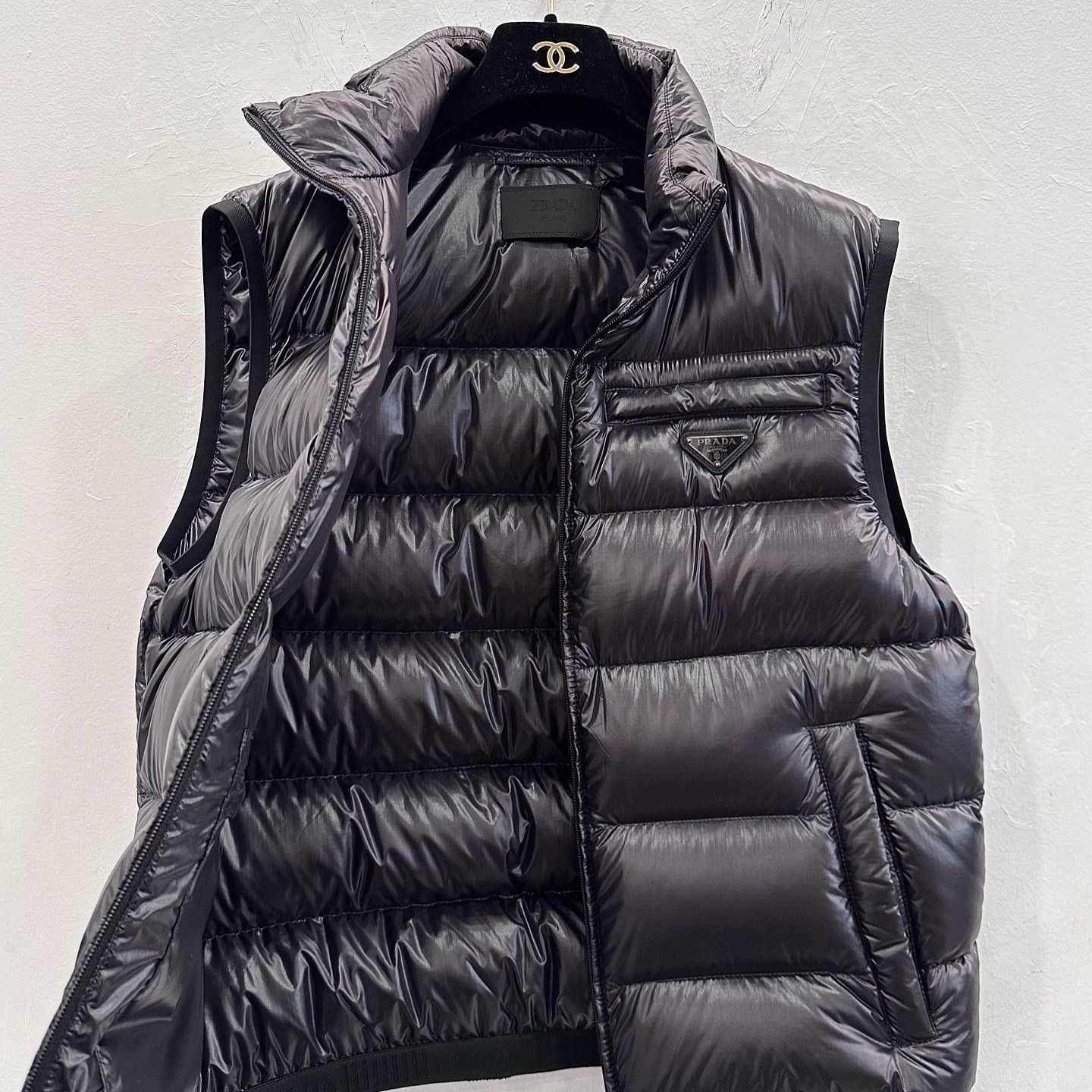 Prada Prada Logo Plaque Down Vest Size 50 Size US M / EU 48-50 / 2 - 6 Thumbnail