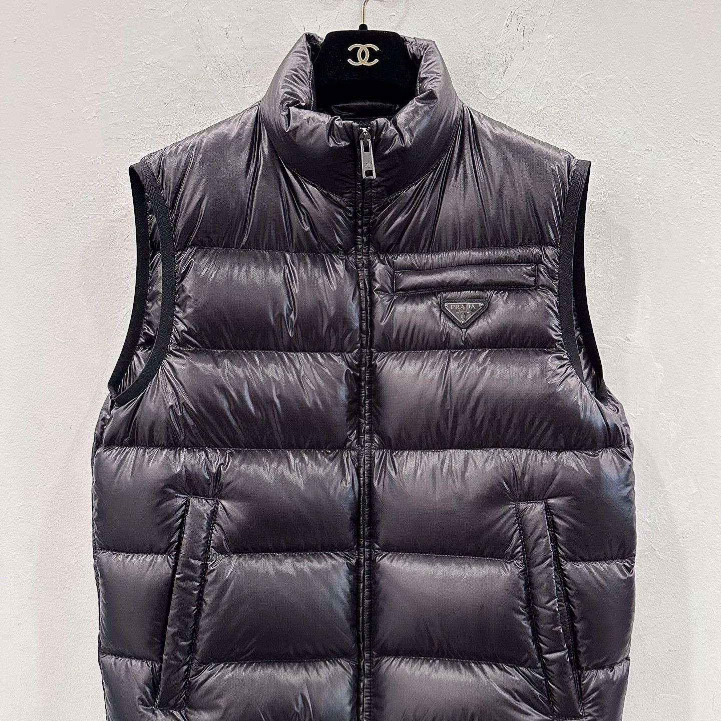 Prada Prada Logo Plaque Down Vest Size 50 Size US M / EU 48-50 / 2 - 7 Thumbnail