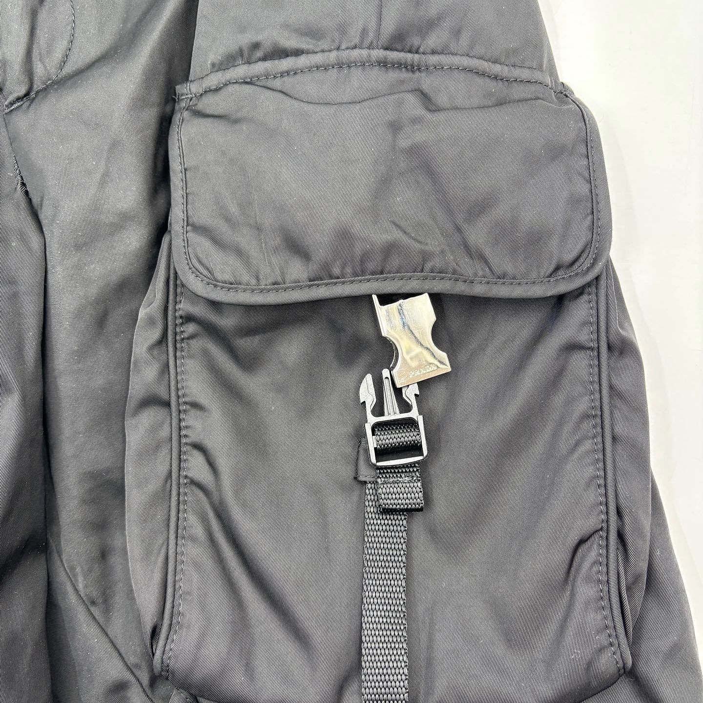 Prada Prada Re-Nylon Cargo Shorts Black Size 54 Size US 38 / EU 54 - 9 Thumbnail