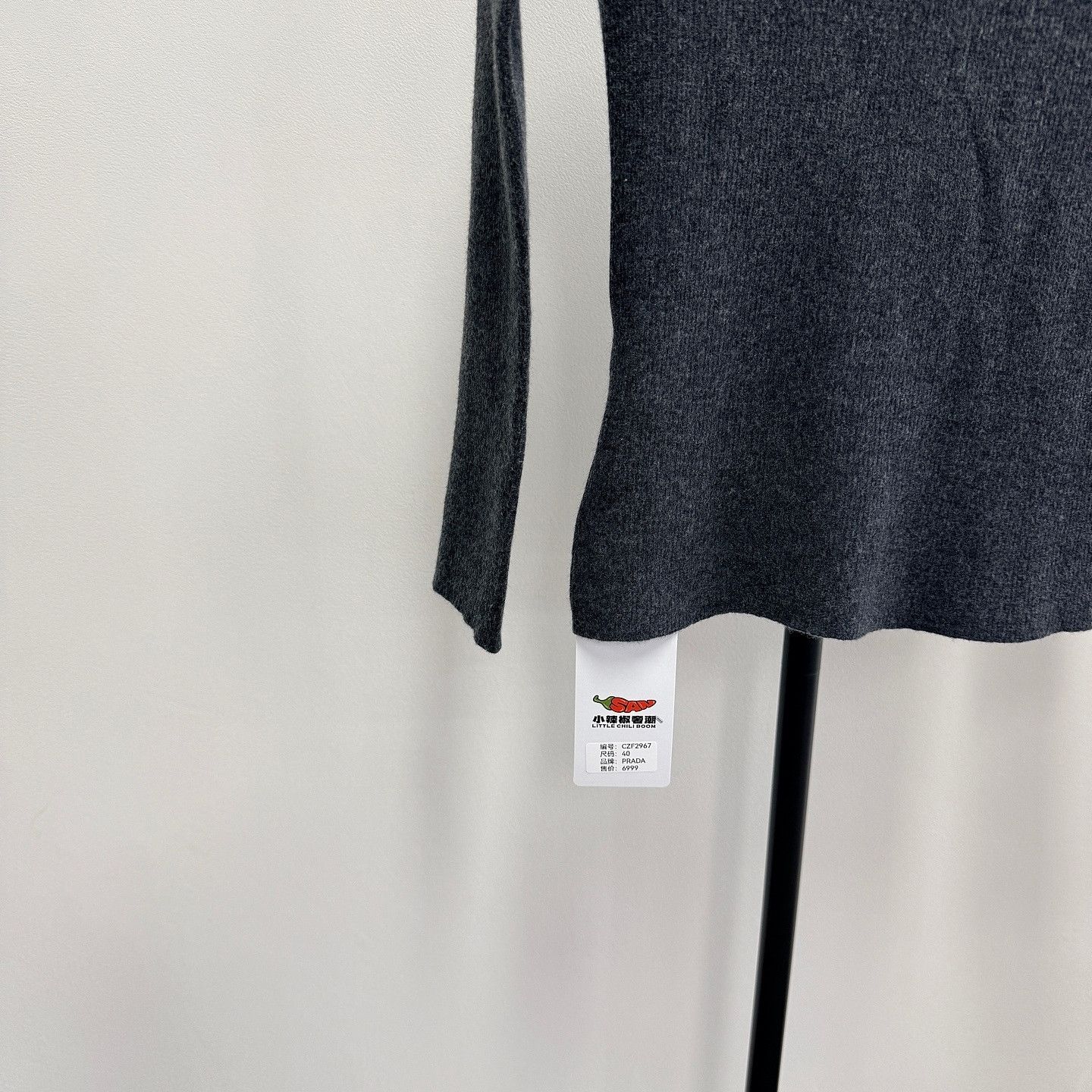 Prada Prada Logo Turtleneck Sweater Size 40 Size S / US 4 / IT 40 - 7 Thumbnail