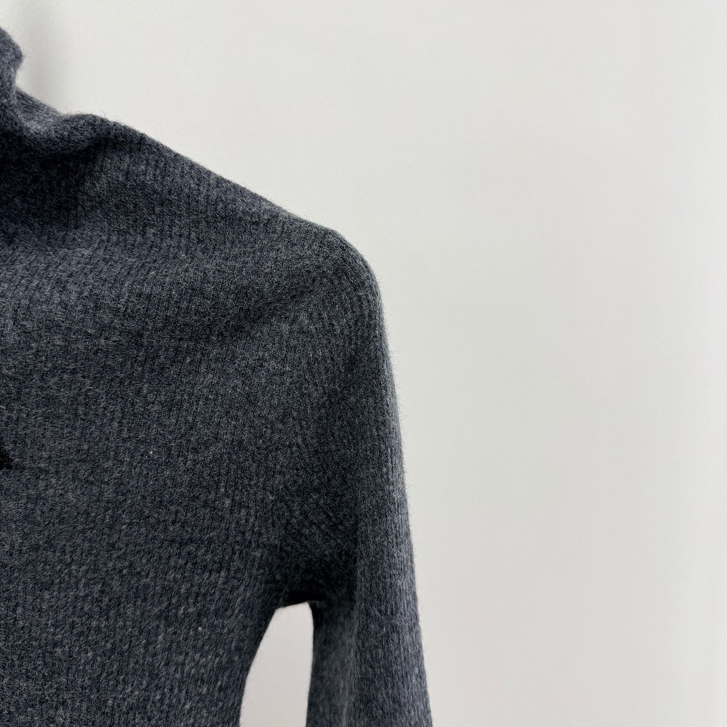 Prada Prada Logo Turtleneck Sweater Size 40 Size S / US 4 / IT 40 - 6 Thumbnail