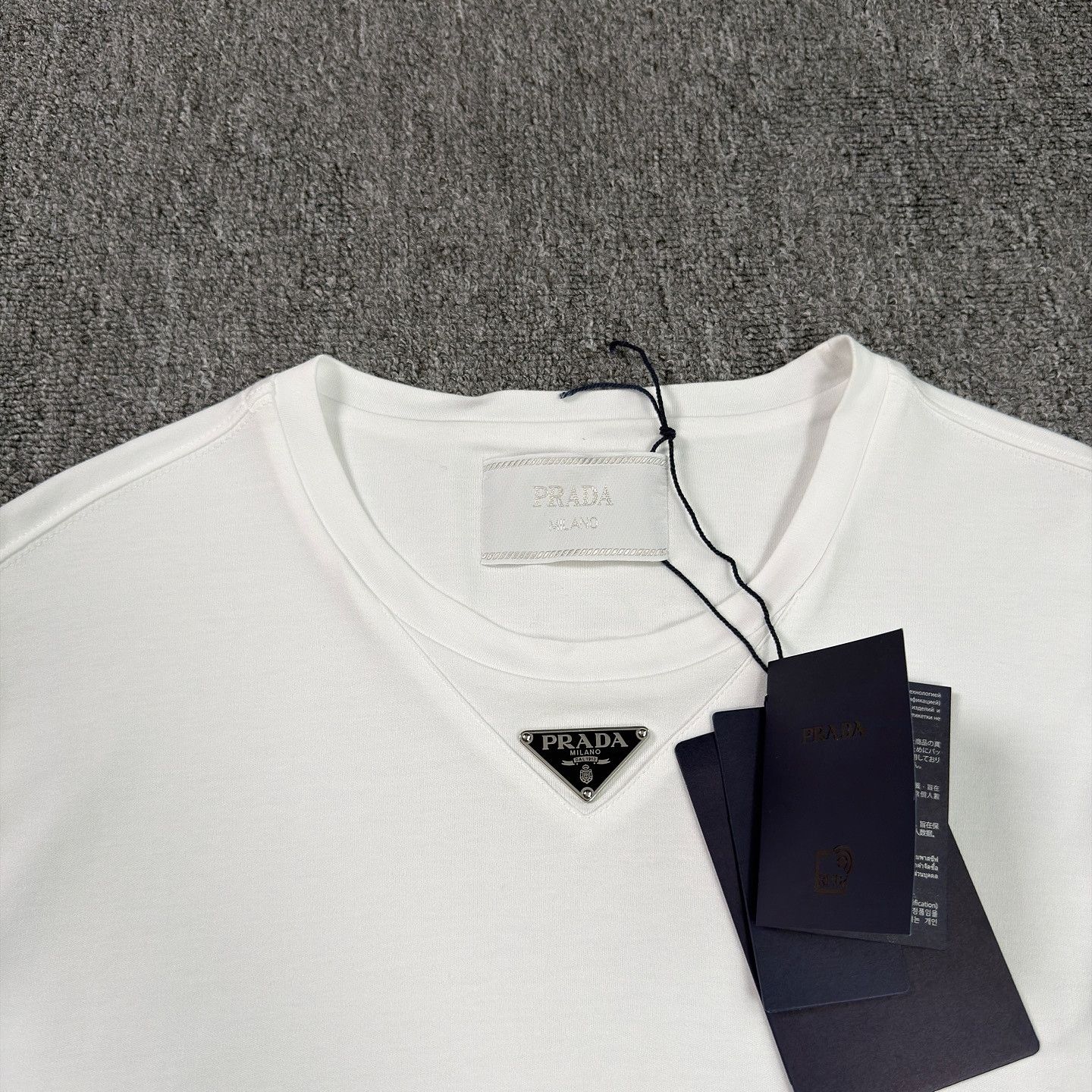 Prada Prada Triangle Logo T-Shirt Size L Size US L / EU 52-54 / 3 - 3 Thumbnail
