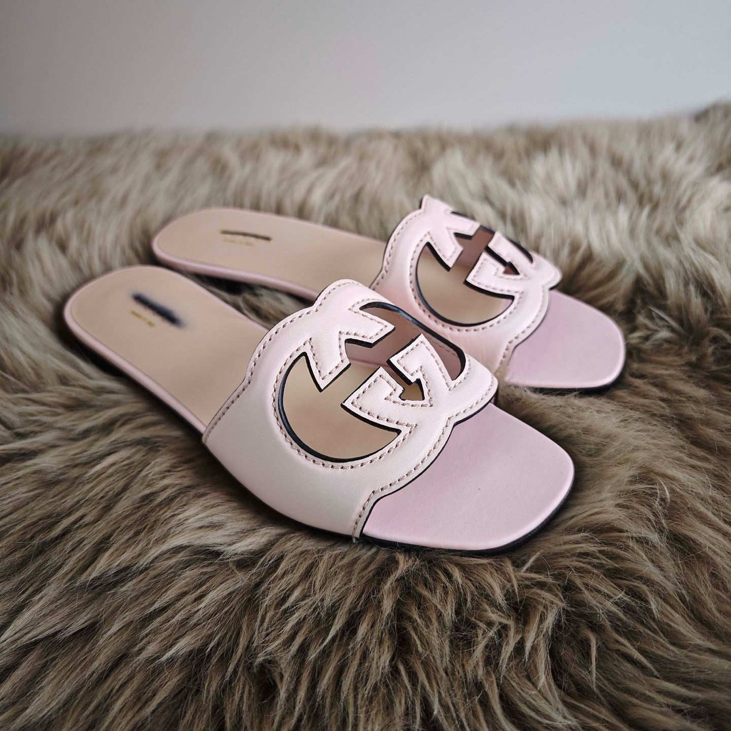 Gucci Gucci Pink Interlocking G Leather Sandals Size 37.5 Size US 7.5 / IT 37.5 - 7 Thumbnail