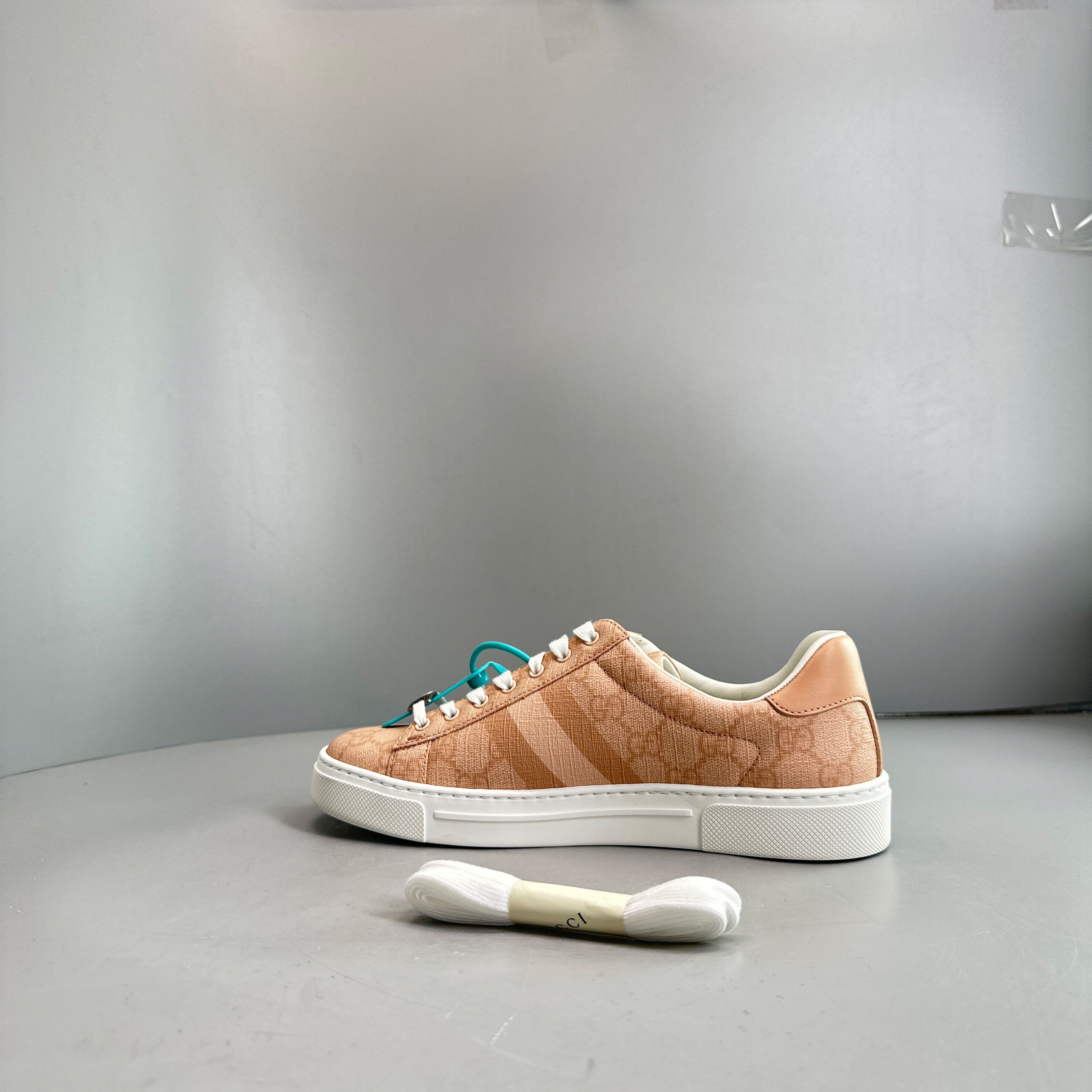 Gucci Gucci Ace GG Monogram Low Top Sneakers Size 36 Size US 6 / IT 36 - 10 Thumbnail